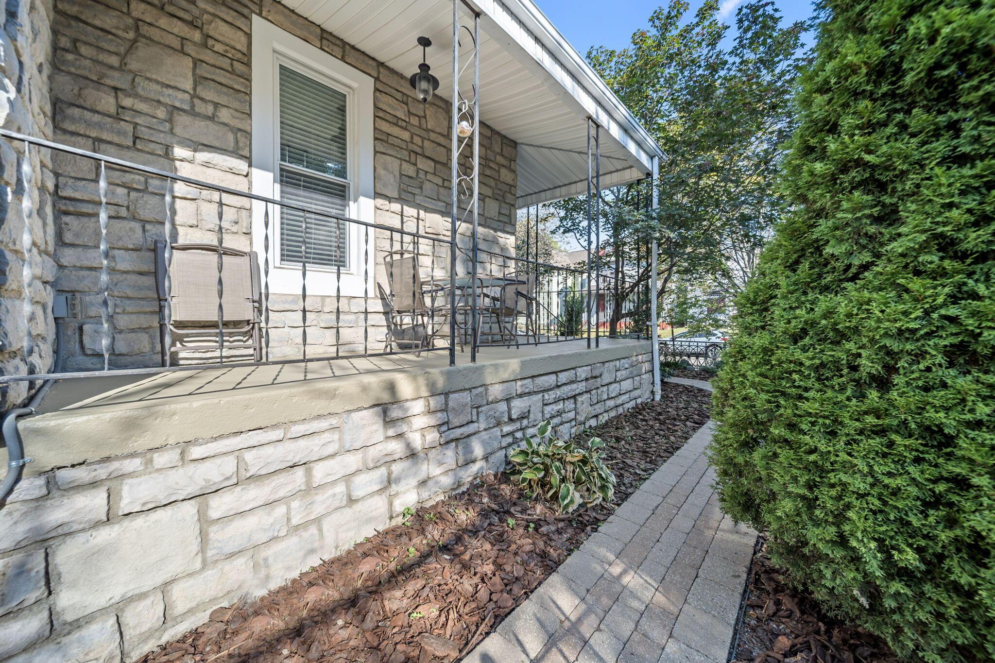 475 W 2nd Avenue Property Photo 5