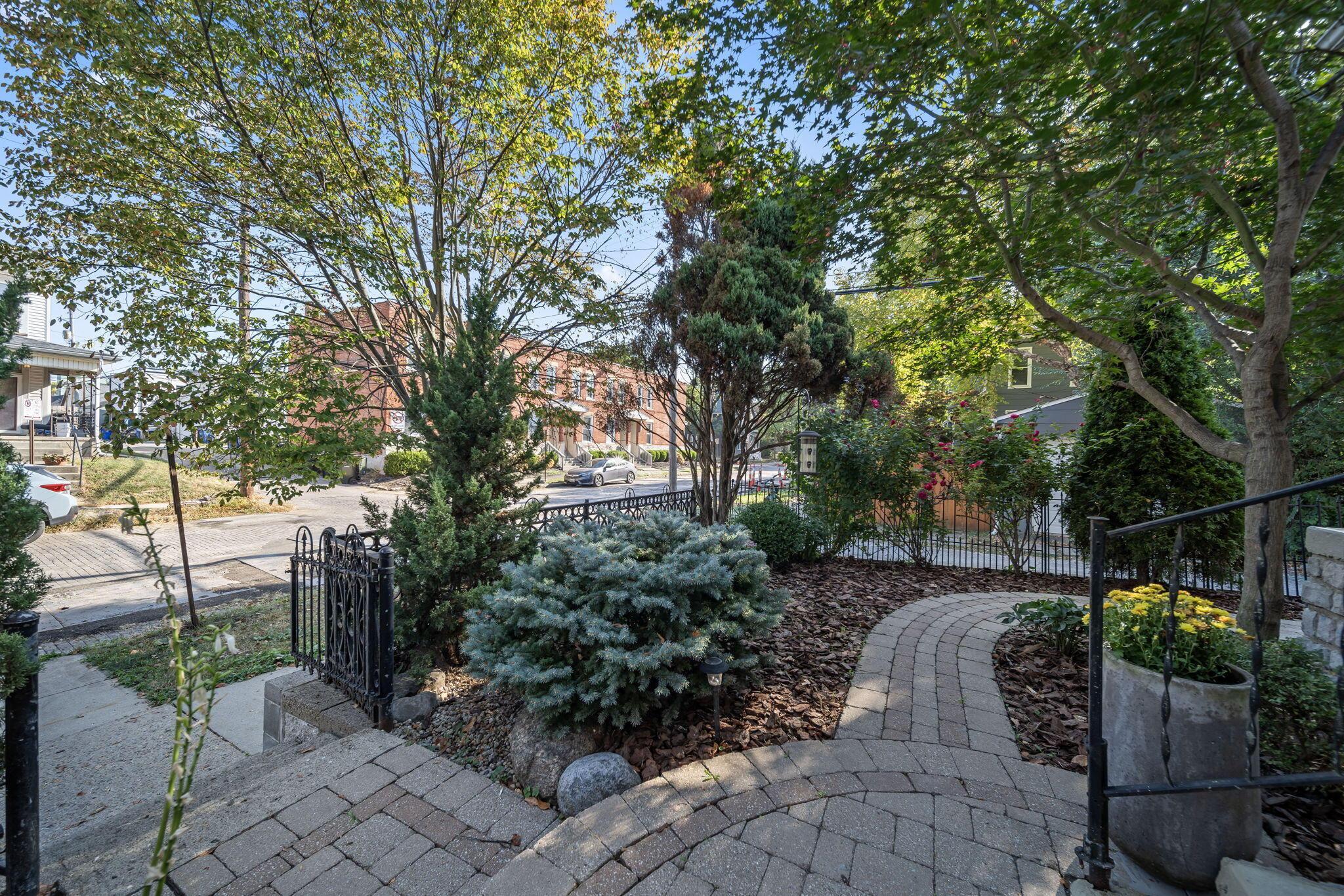 475 W 2nd Avenue Property Photo 6