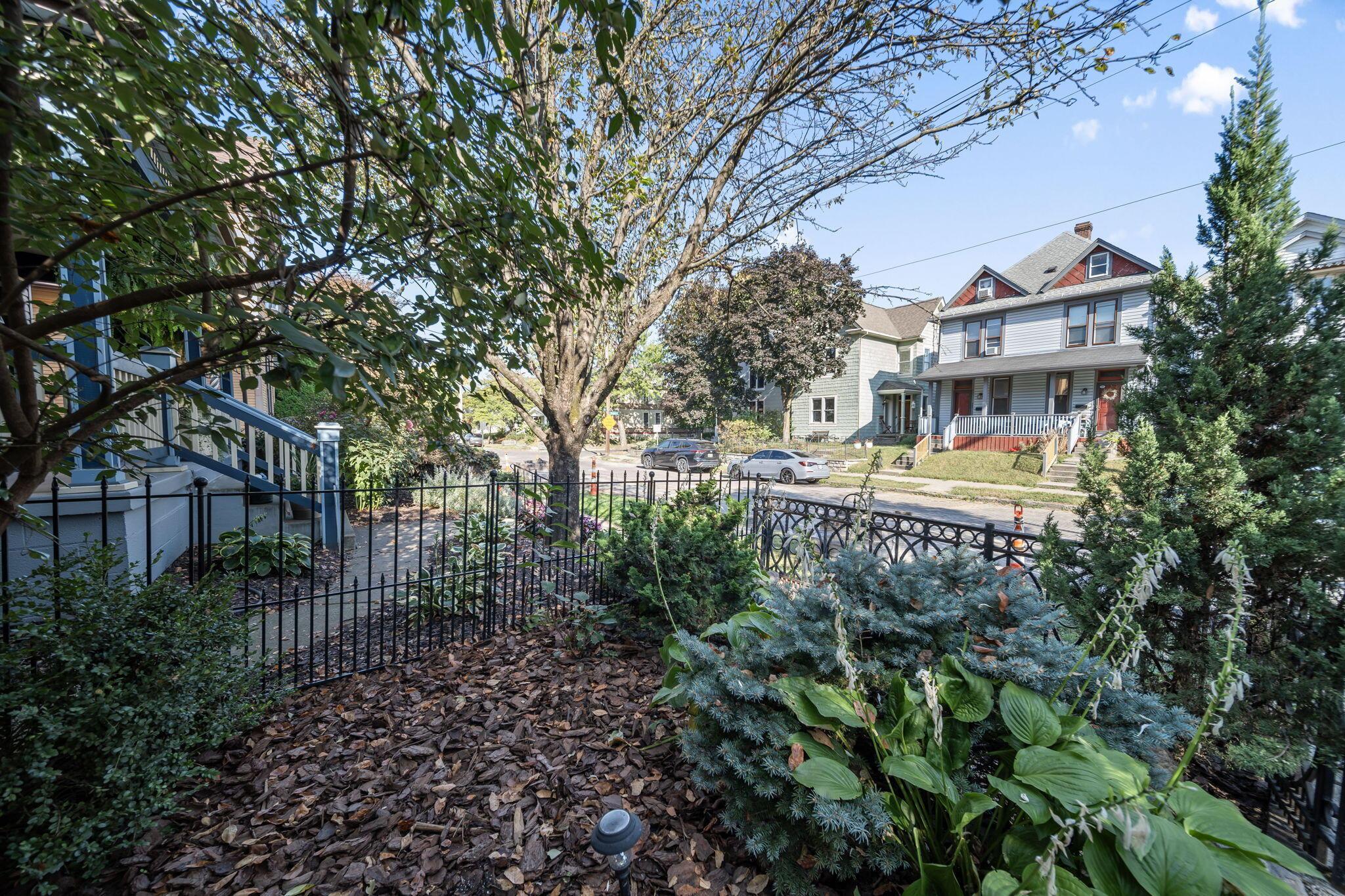 475 W 2nd Avenue Property Photo 7