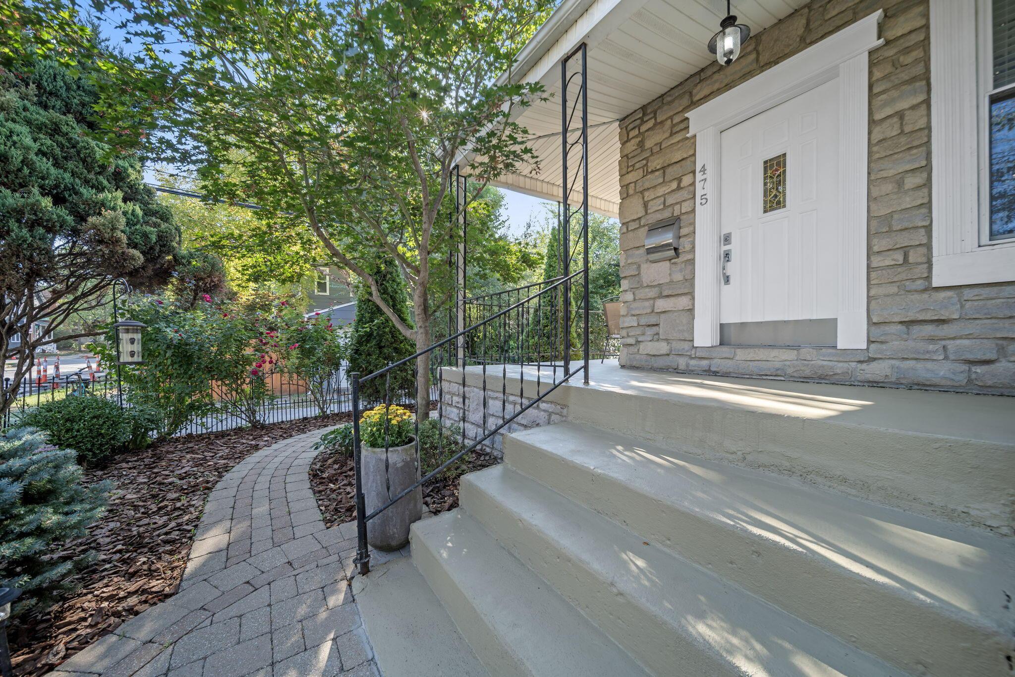 475 W 2nd Avenue Property Photo 8