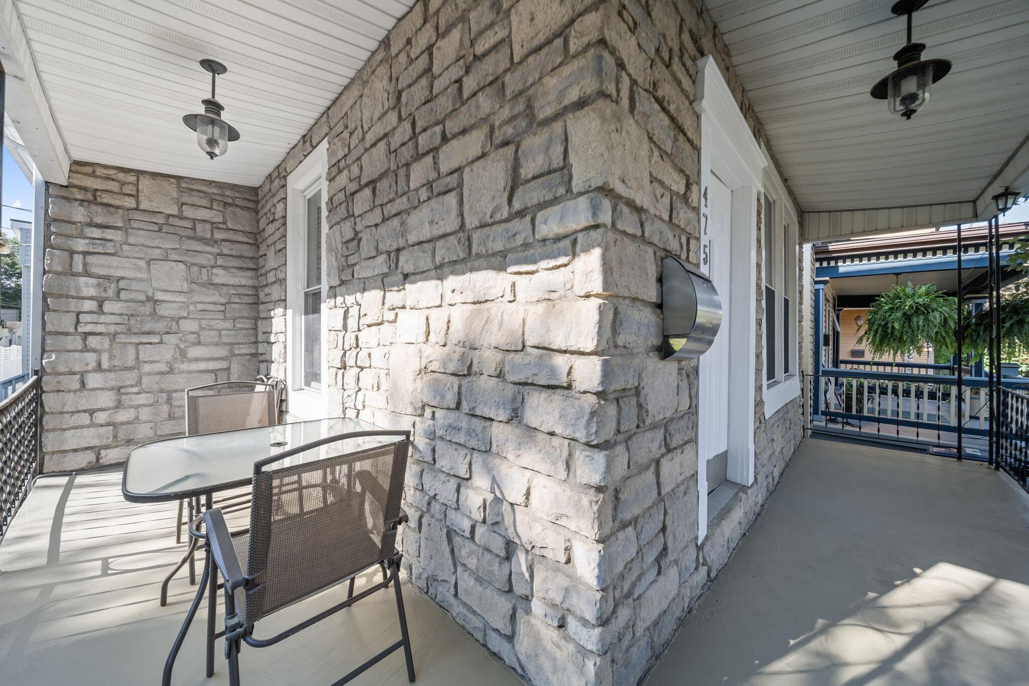 475 W 2nd Avenue Property Photo 9