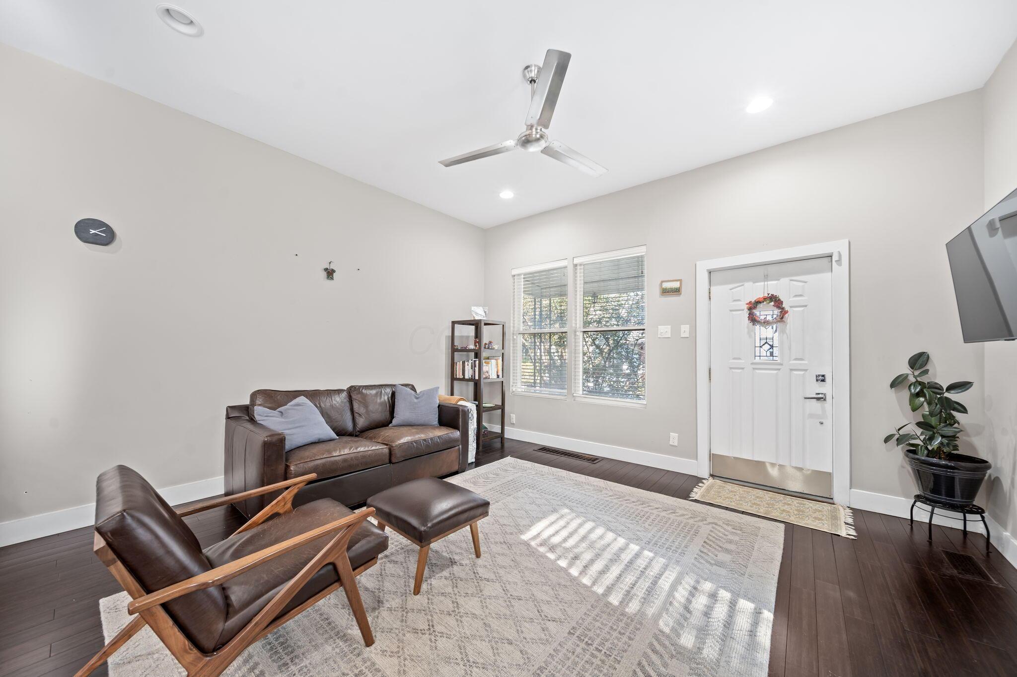 475 W 2nd Avenue Property Photo 13