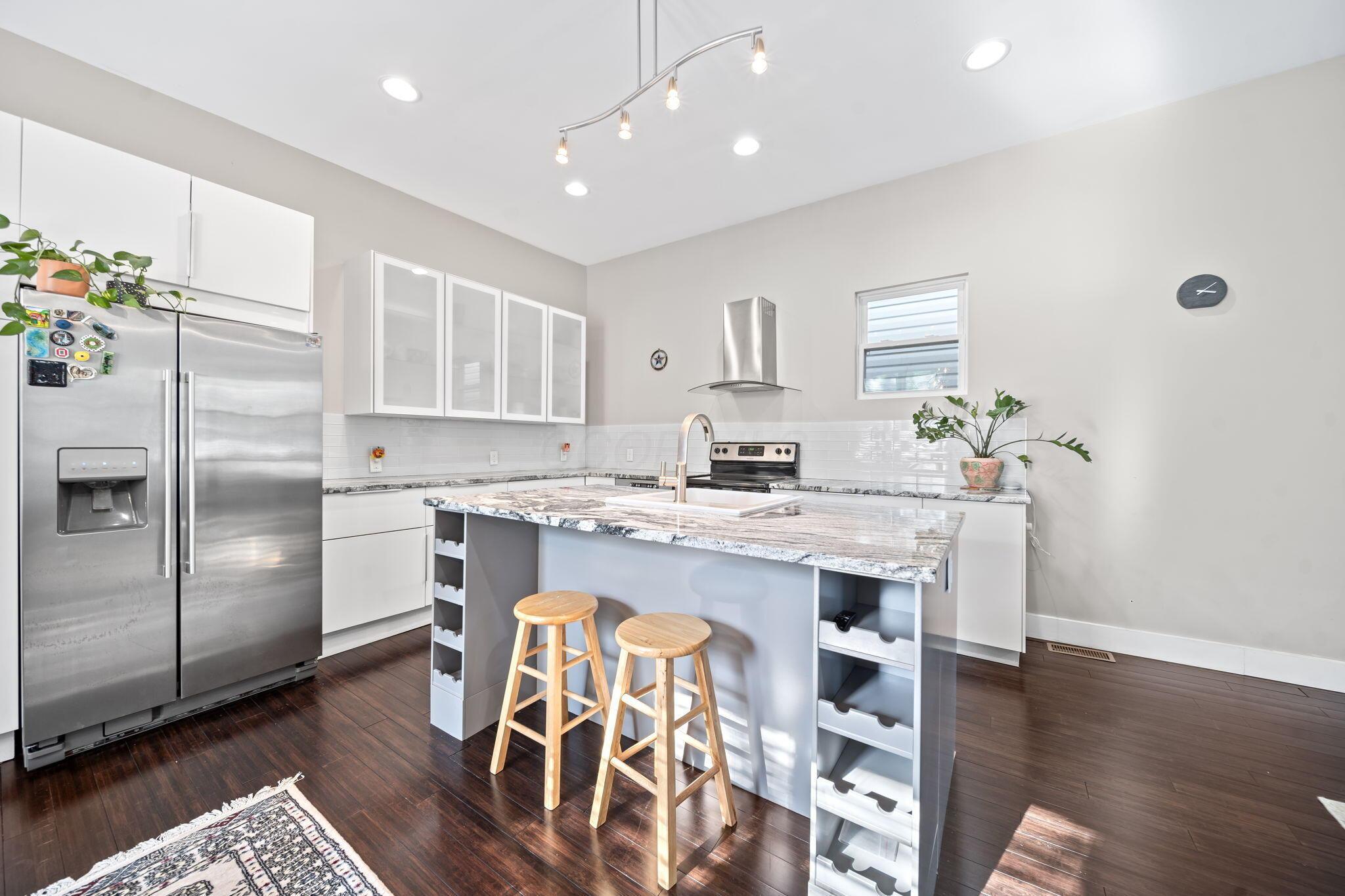 475 W 2nd Avenue Property Photo 17