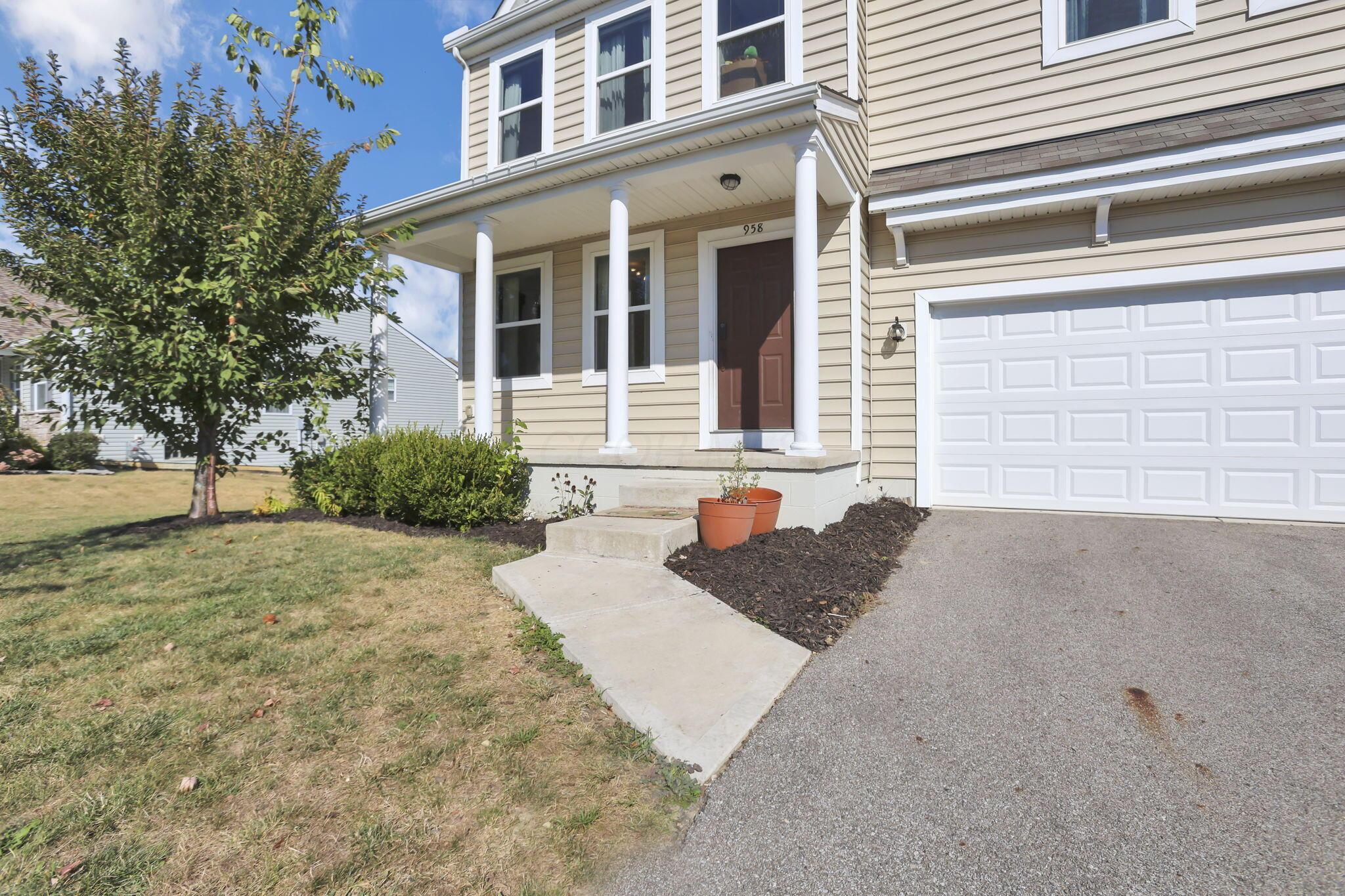 958 Thorn Hill Place Property Photo 2