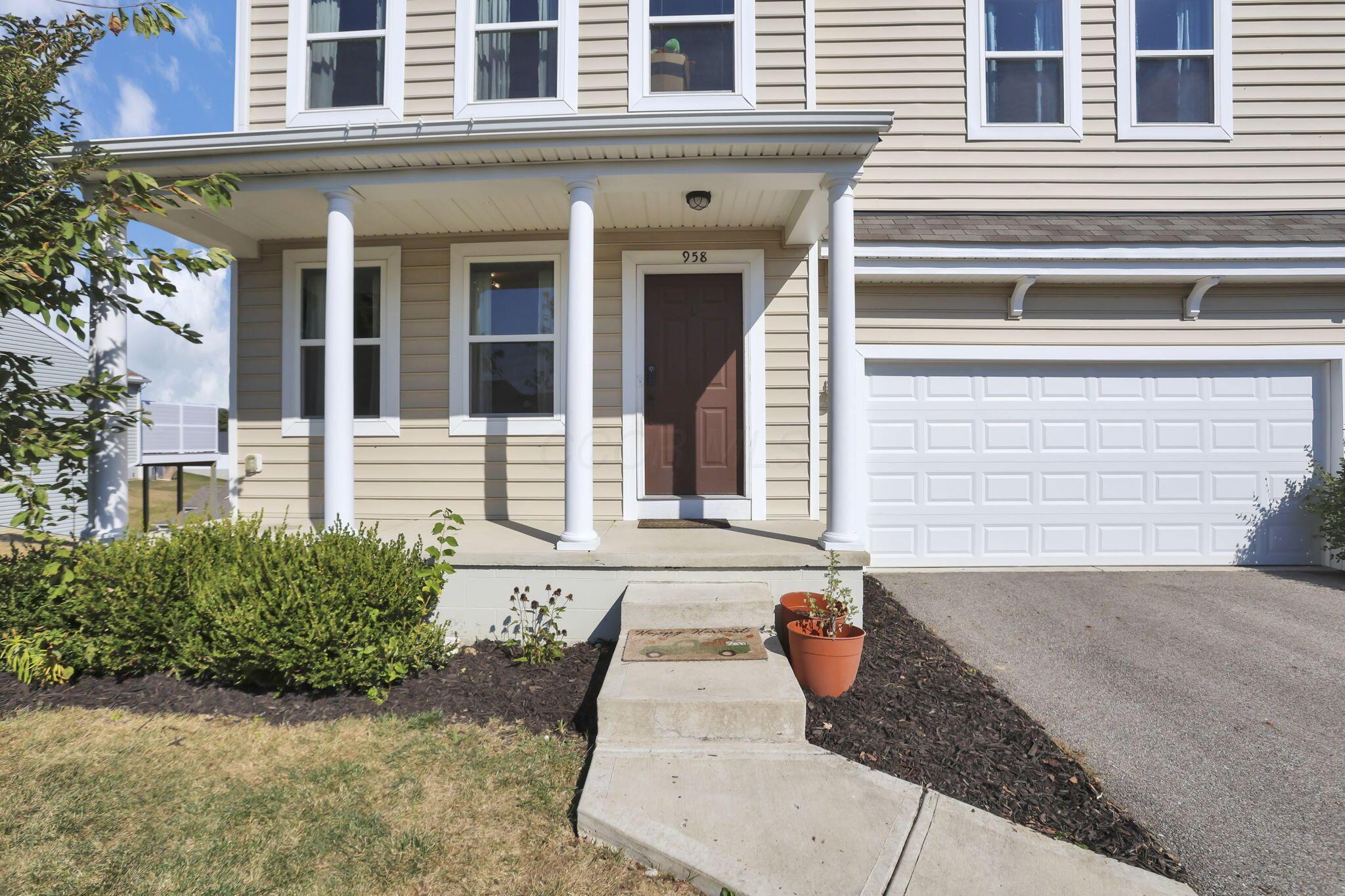 958 Thorn Hill Place Property Photo 3