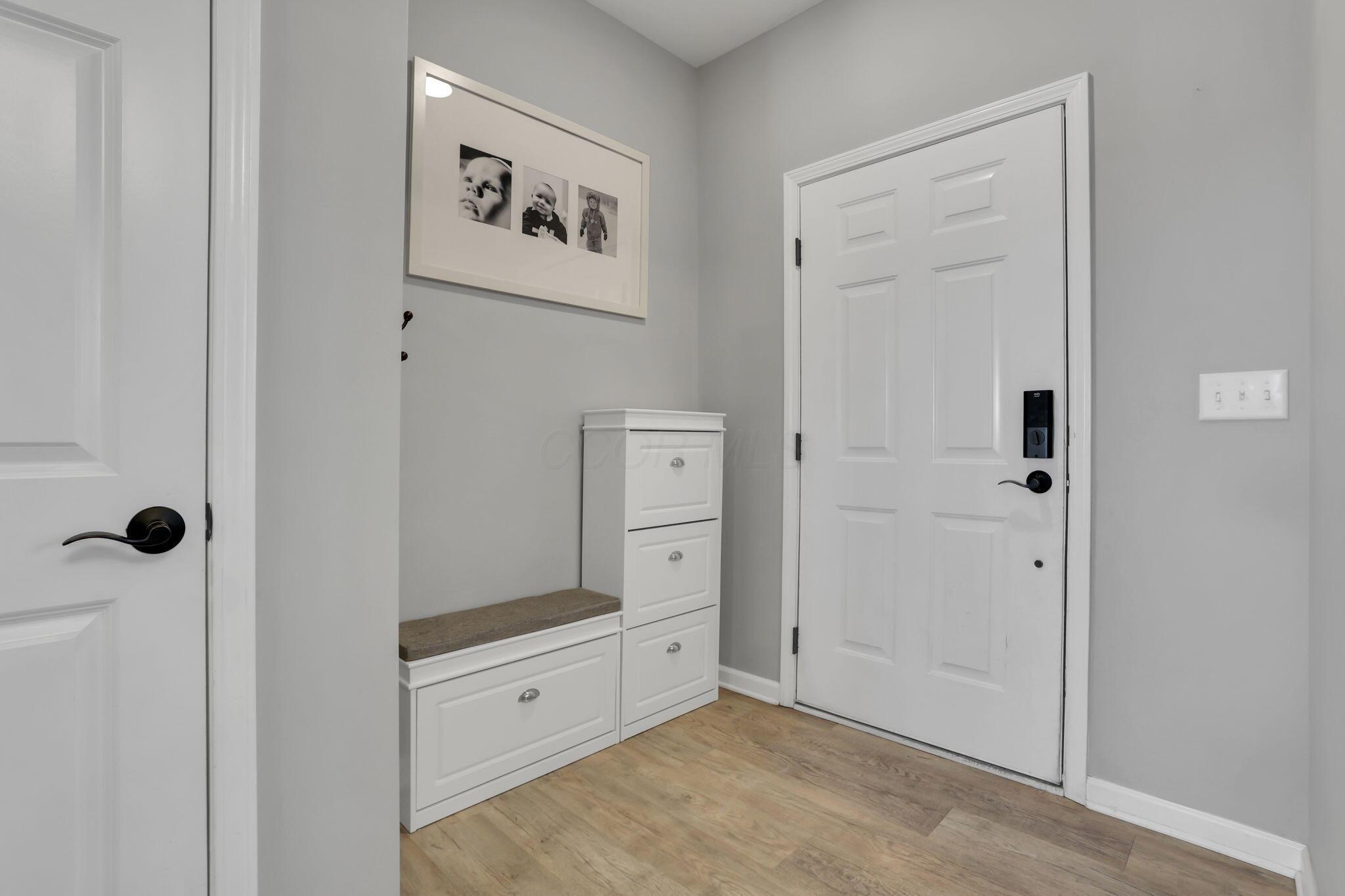 958 Thorn Hill Place Property Photo 4