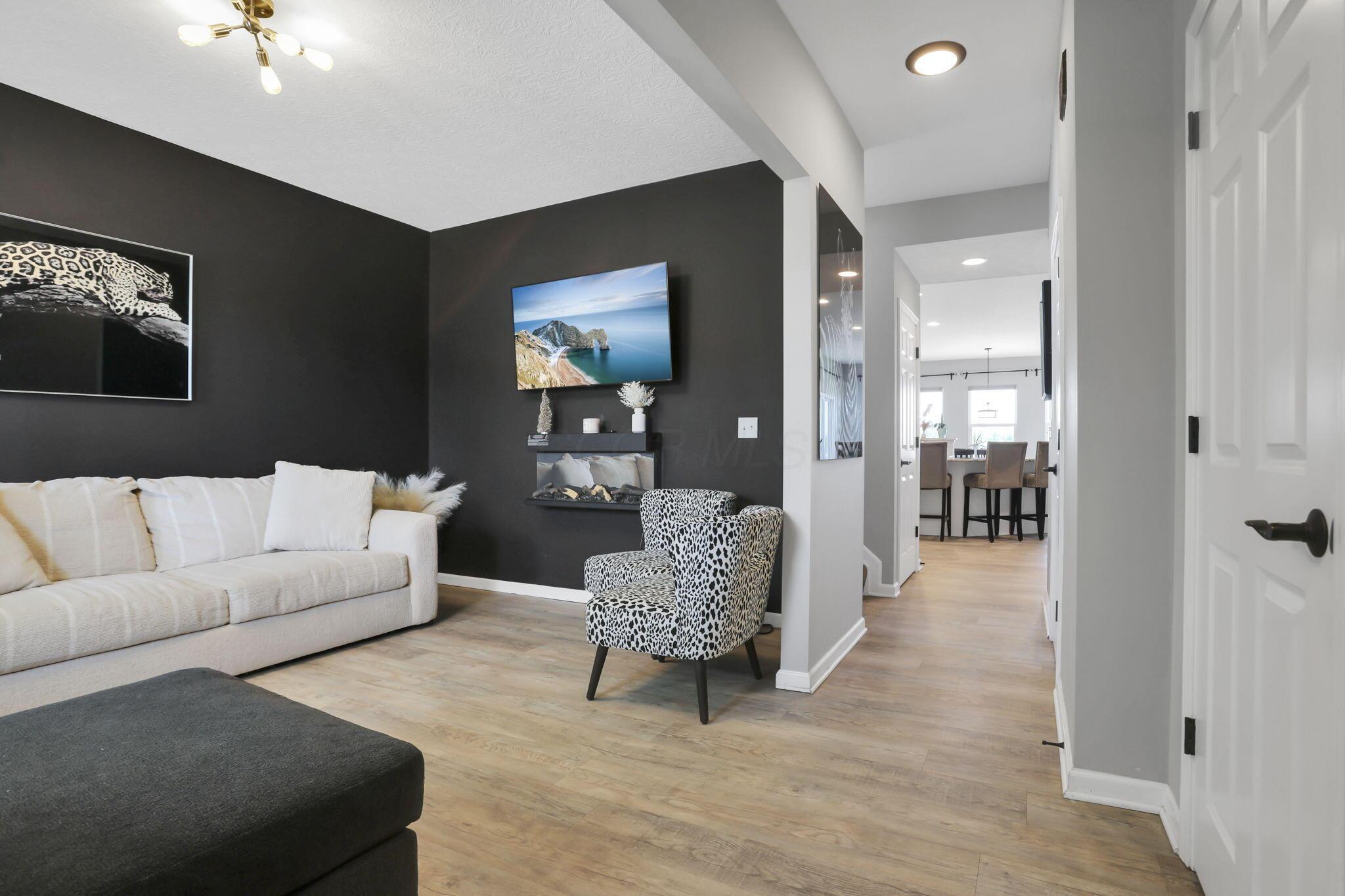 958 Thorn Hill Place Property Photo 5