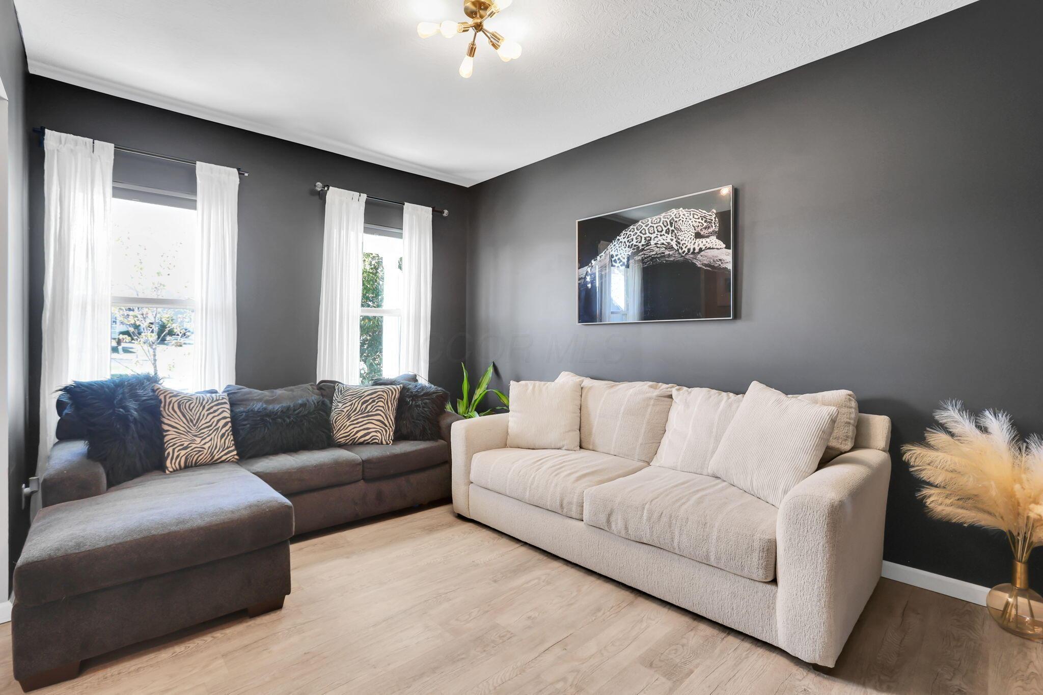 958 Thorn Hill Place Property Photo 6