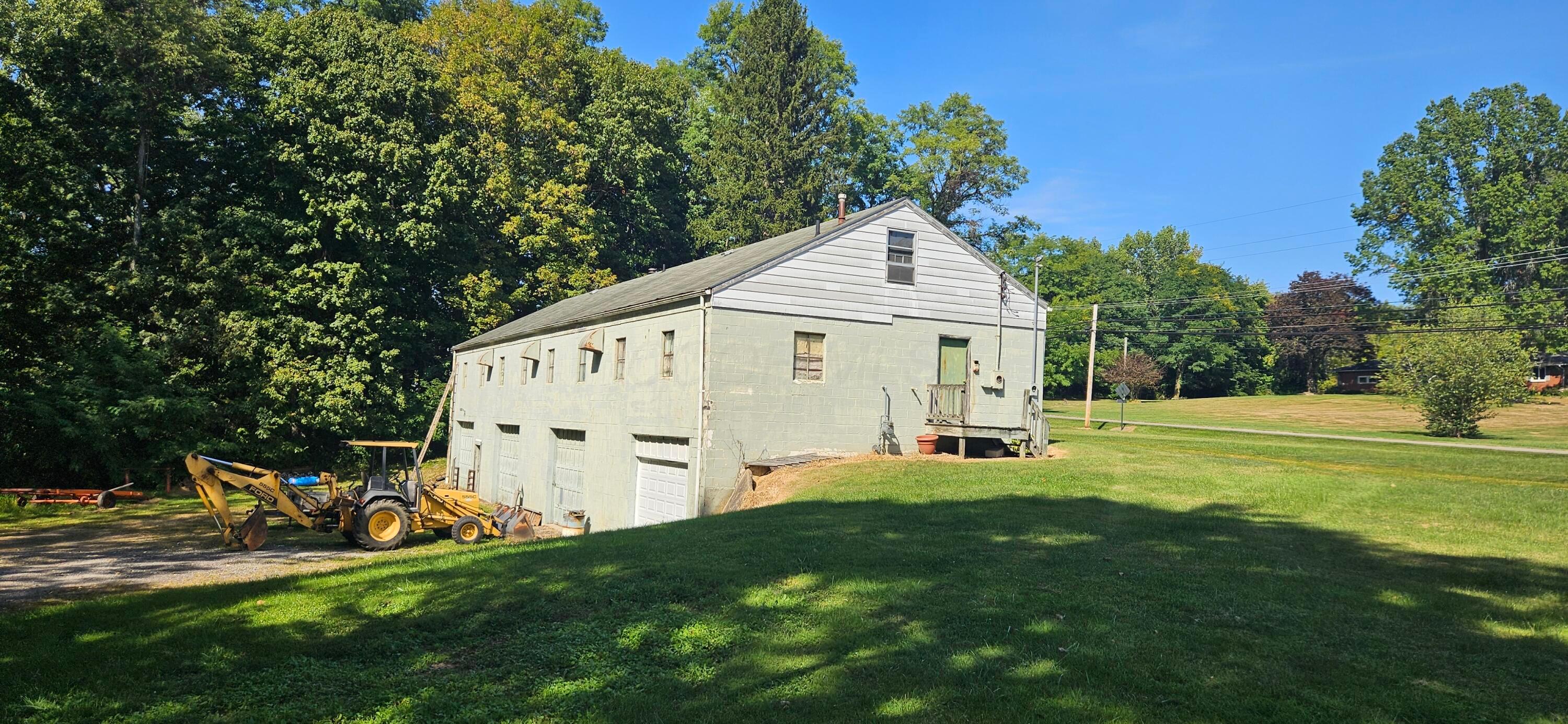 1744 S Main Street Property Photo 3