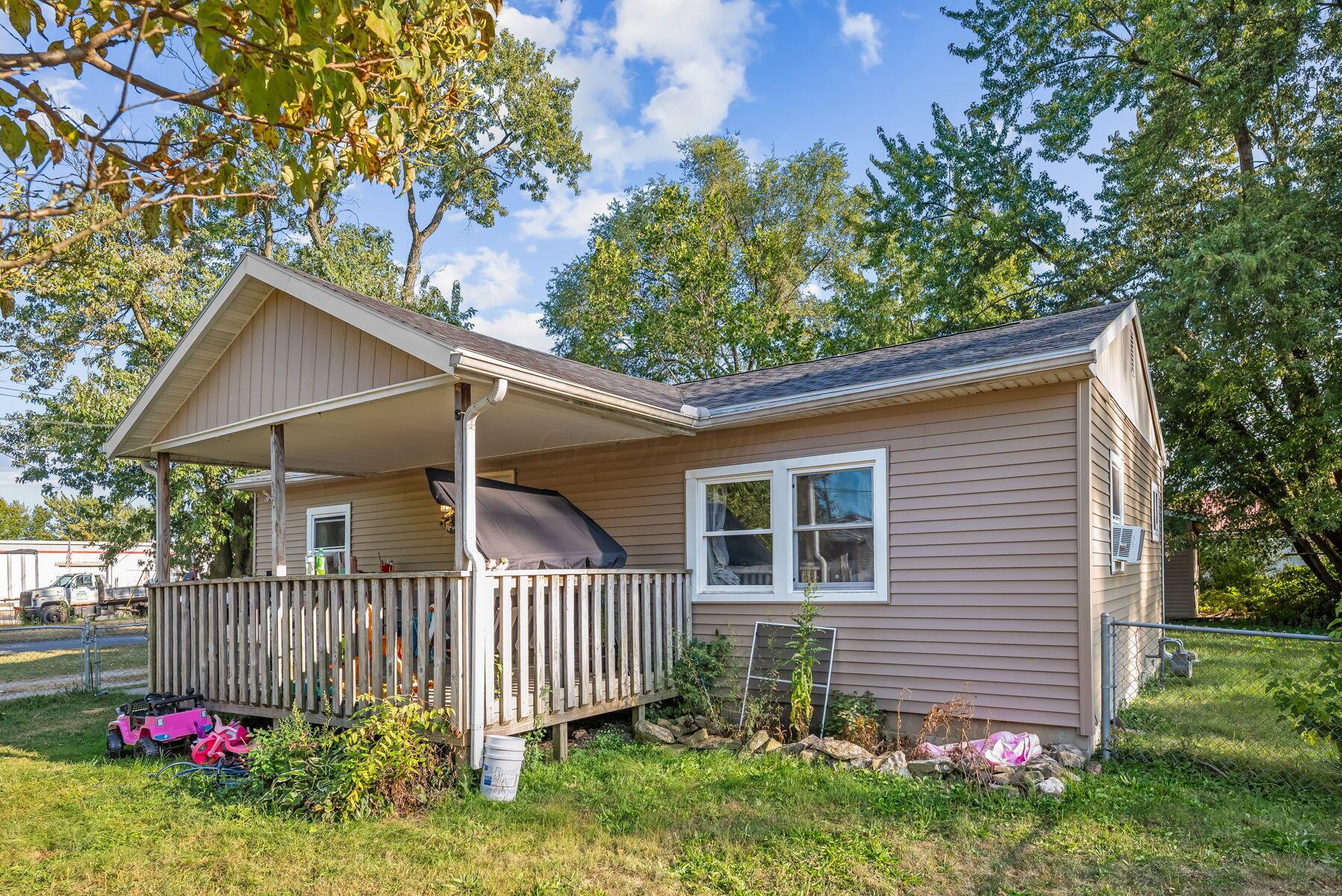 921 Adams Street Property Photo 3