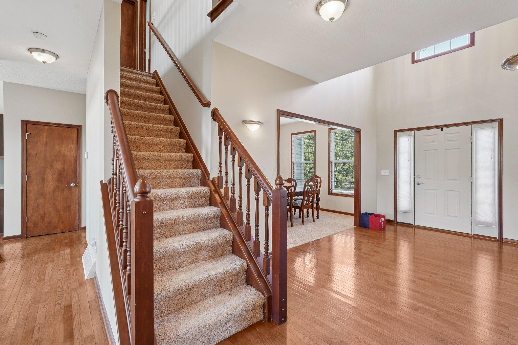 101 Stirling Way Property Photo 5