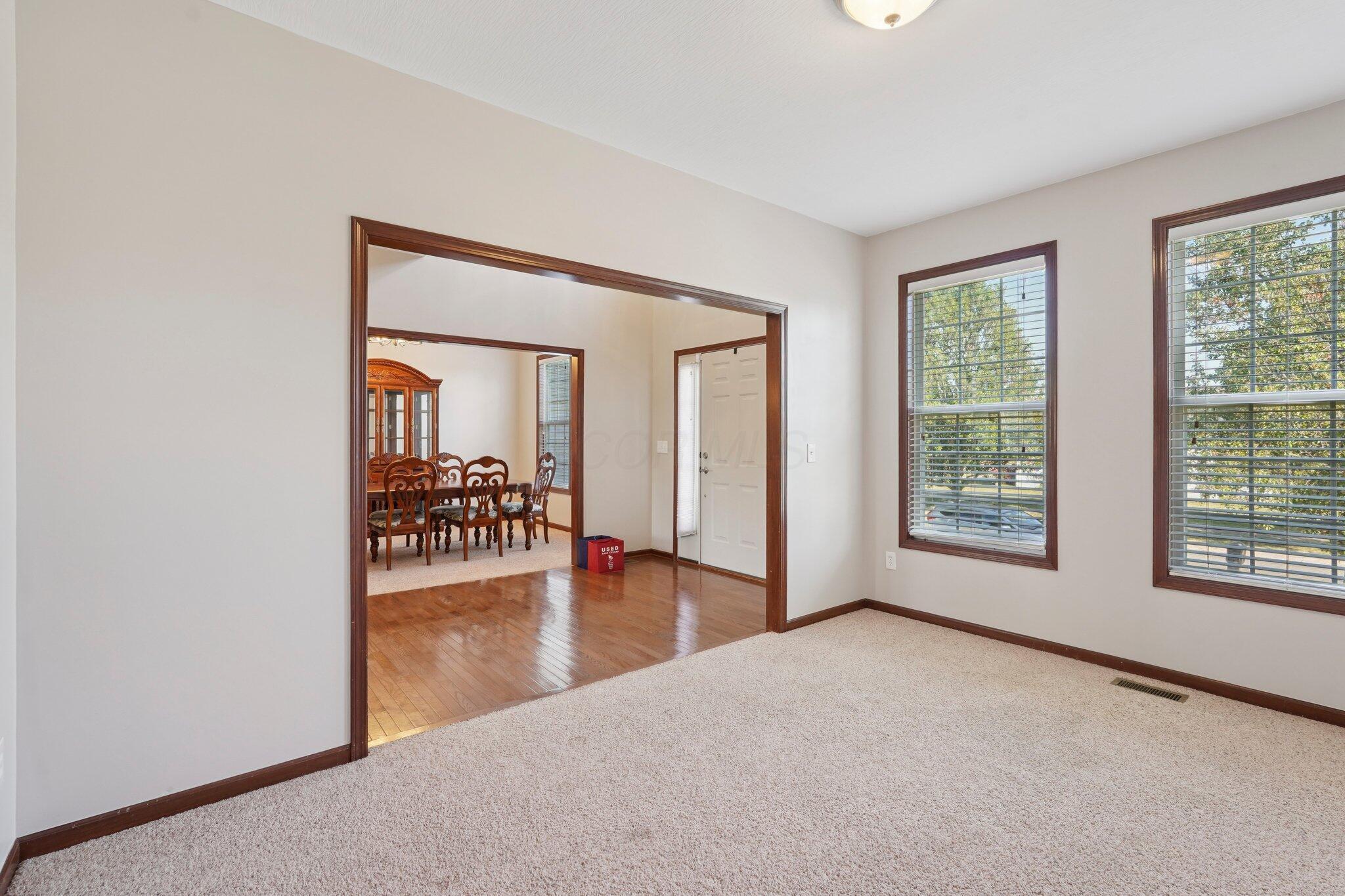 101 Stirling Way Property Photo 6