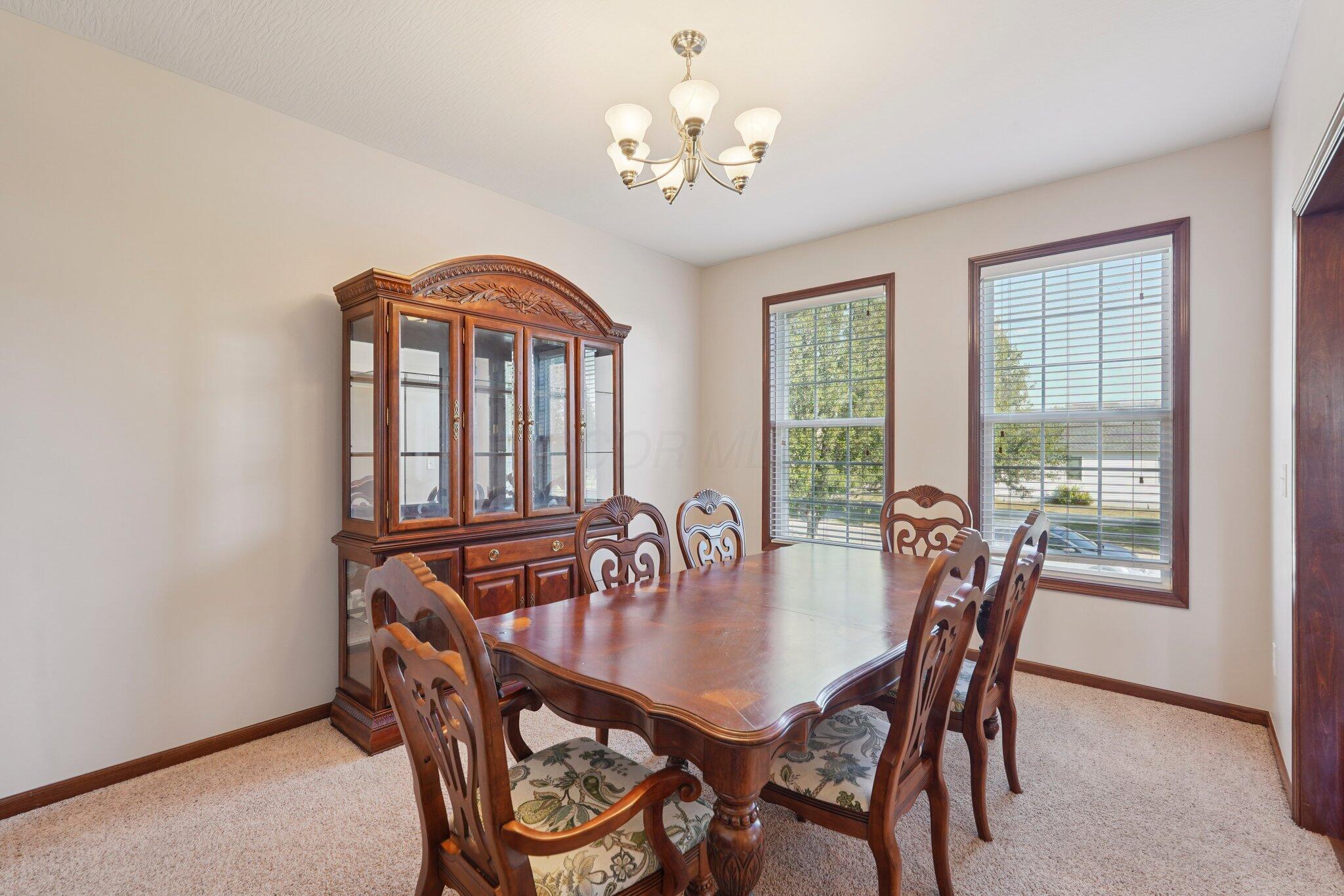 101 Stirling Way Property Photo 7