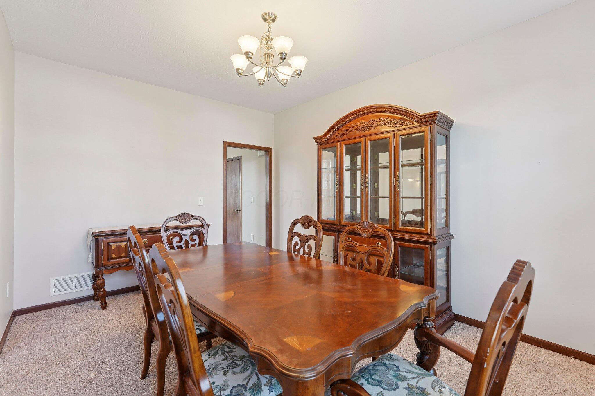 101 Stirling Way Property Photo 8