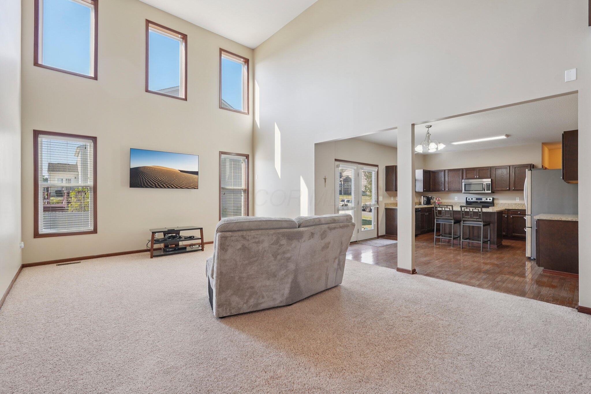 101 Stirling Way Property Photo 10