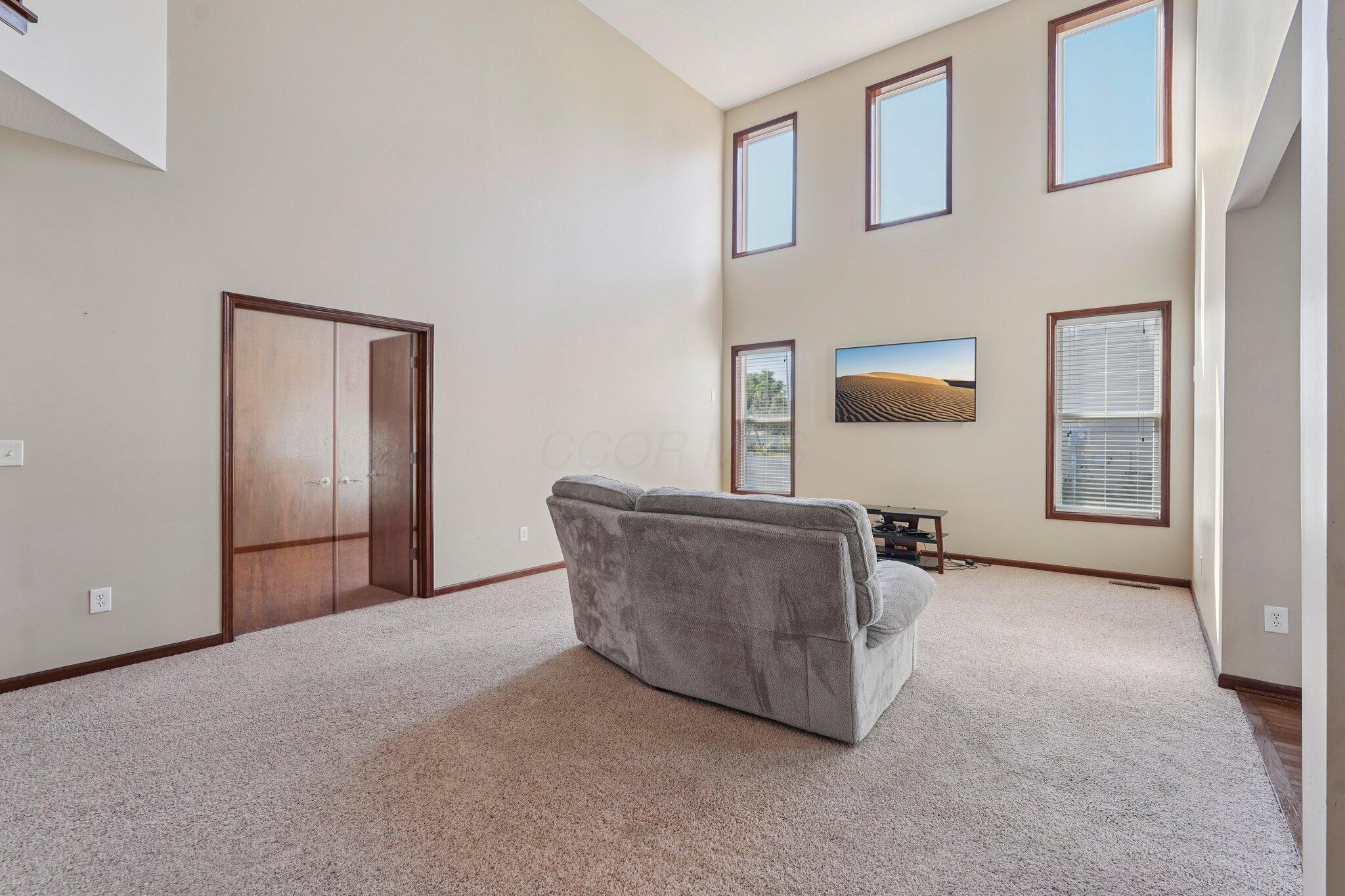 101 Stirling Way Property Photo 11