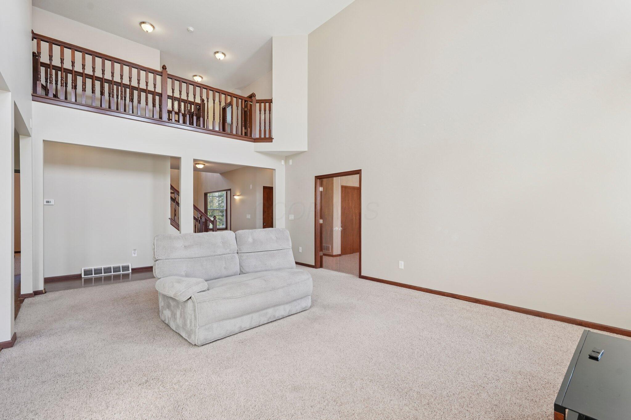 101 Stirling Way Property Photo 12