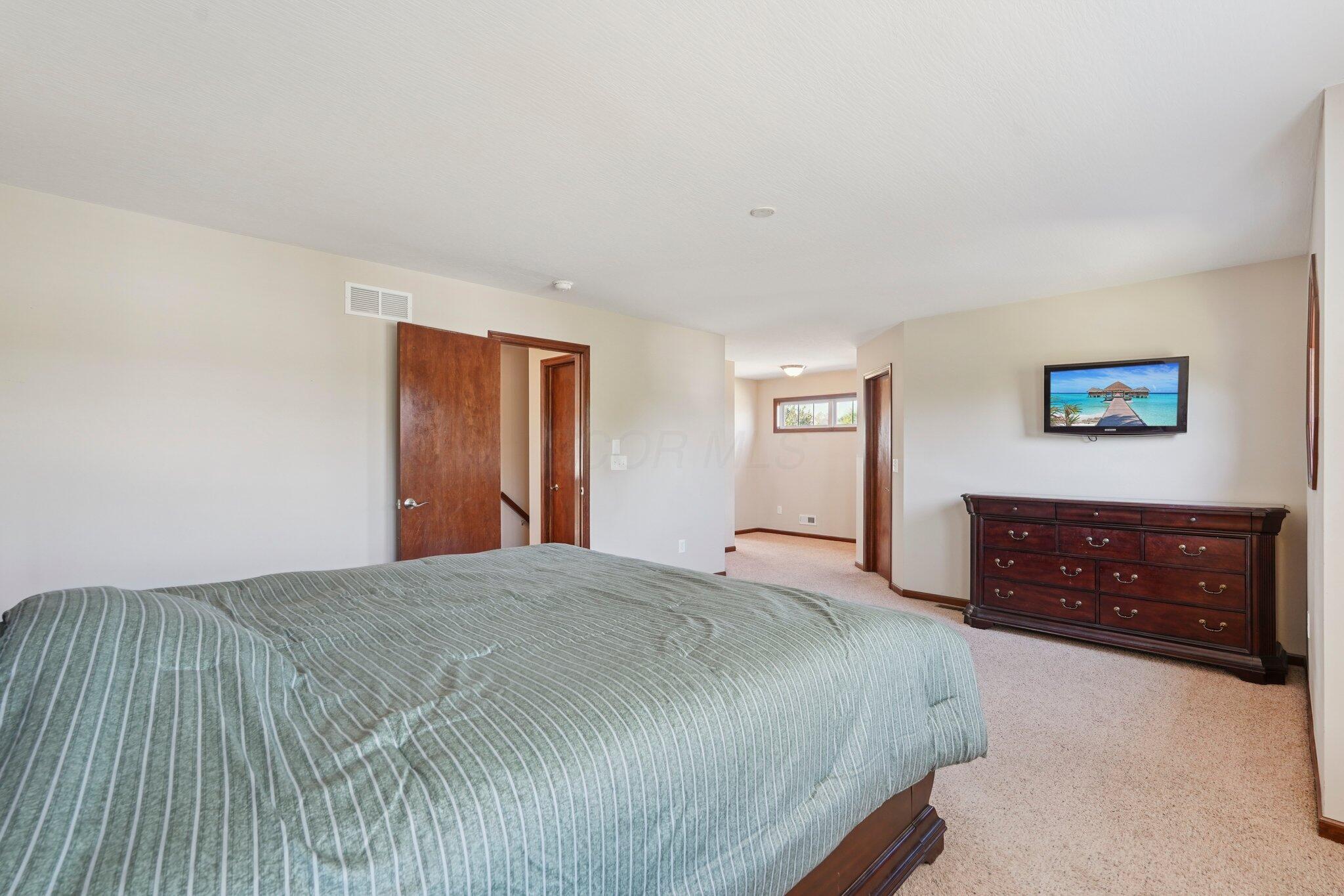 101 Stirling Way Property Photo 31