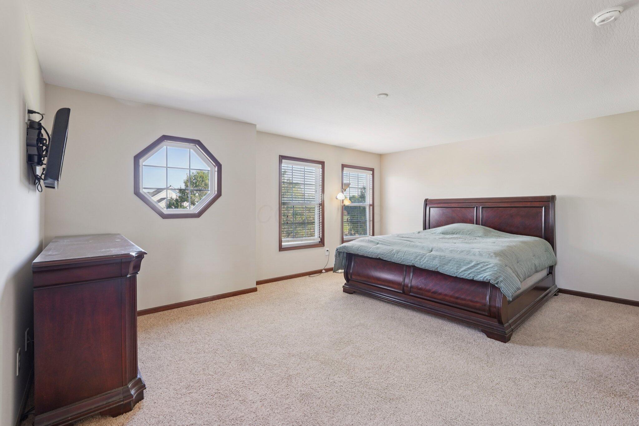 101 Stirling Way Property Photo 32