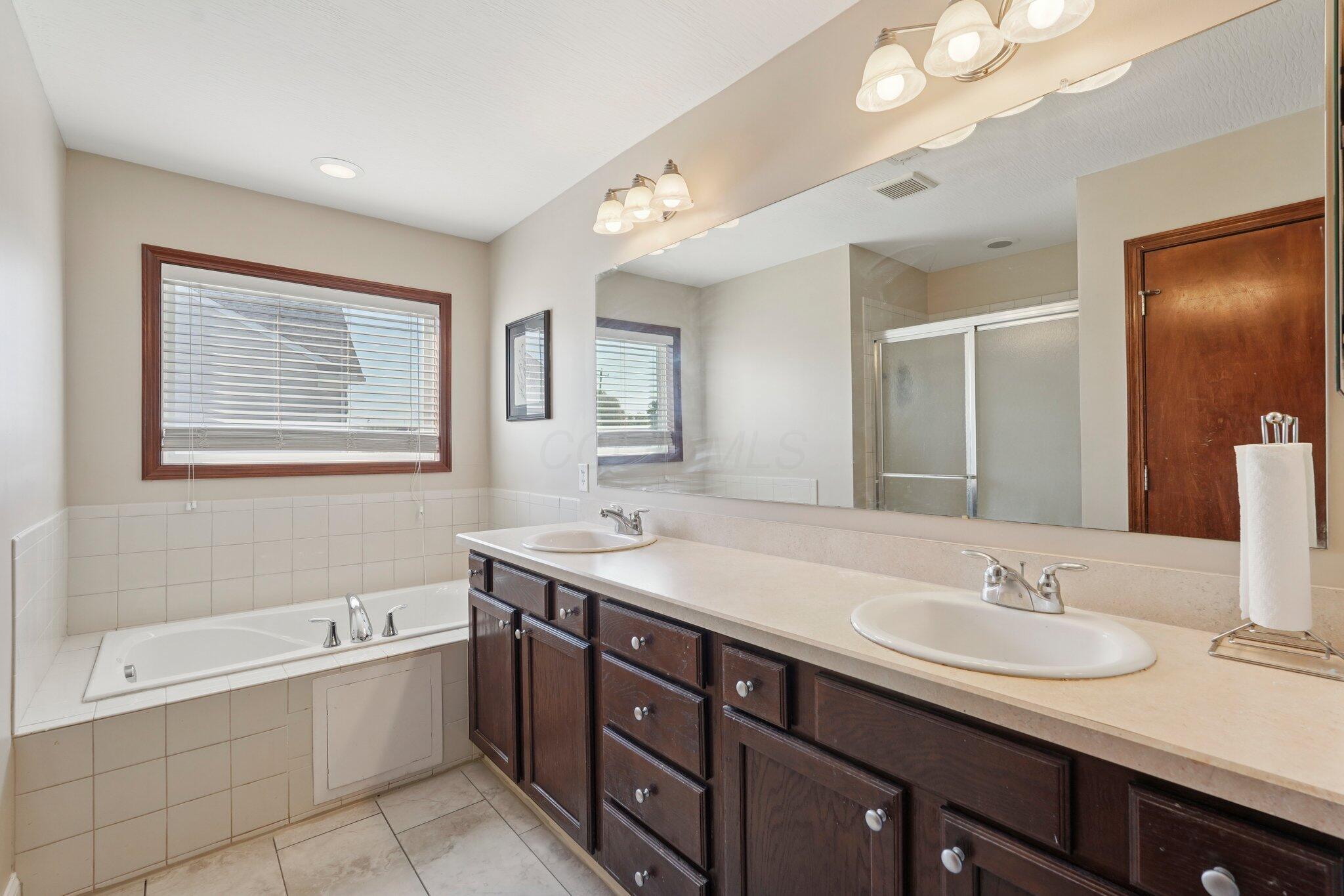 101 Stirling Way Property Photo 35