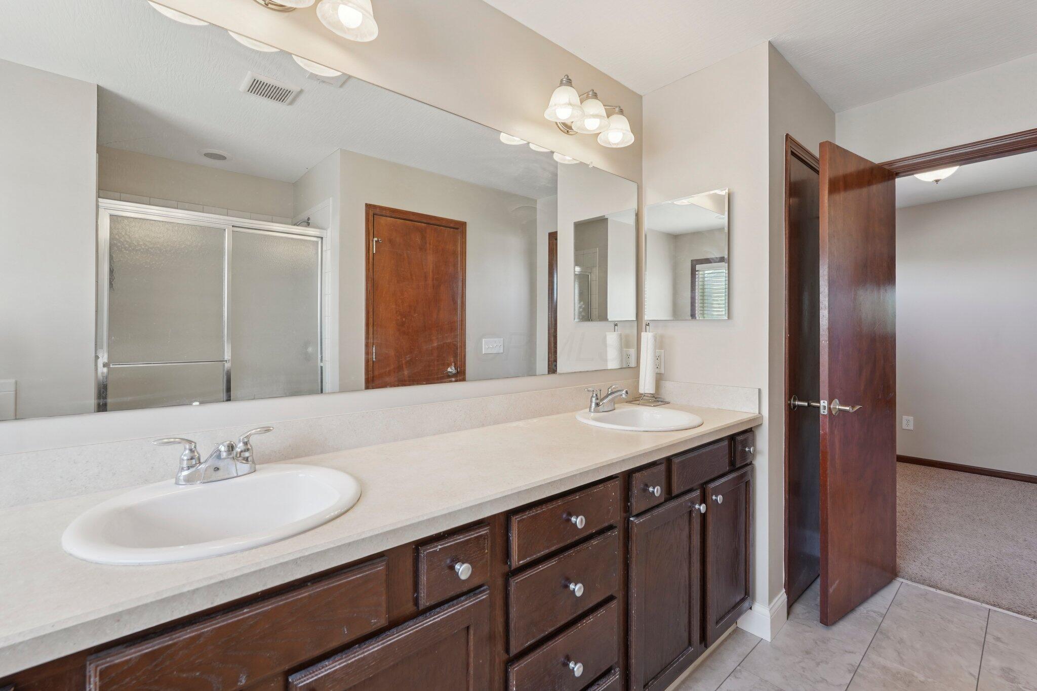 101 Stirling Way Property Photo 37