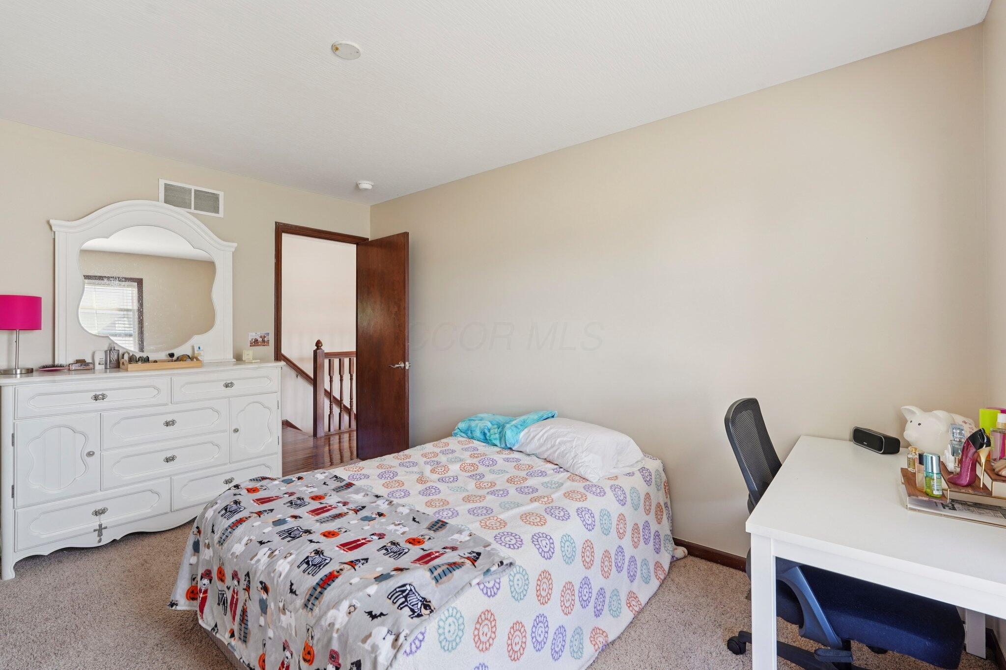 101 Stirling Way Property Photo 40