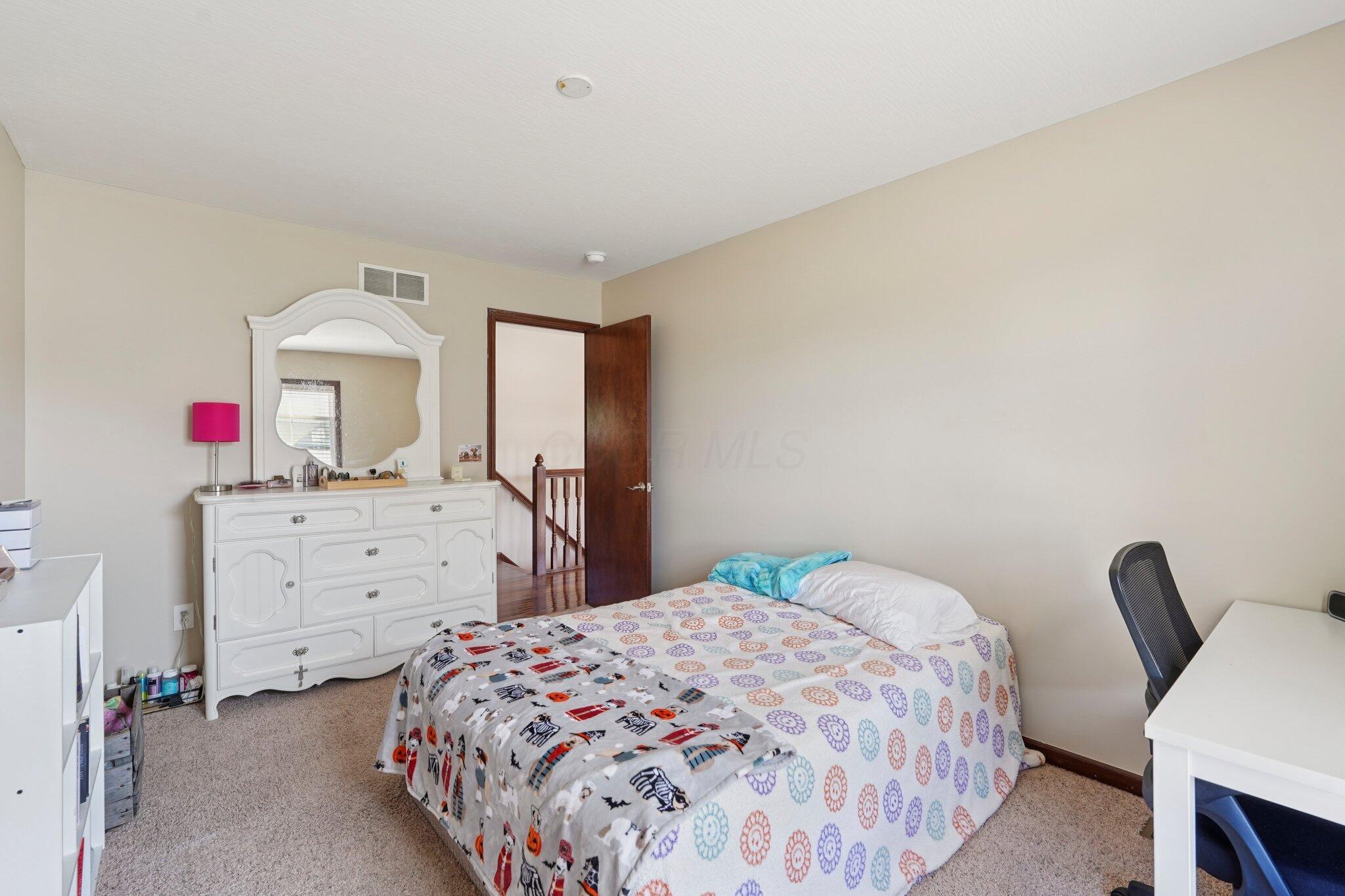 101 Stirling Way Property Photo 41