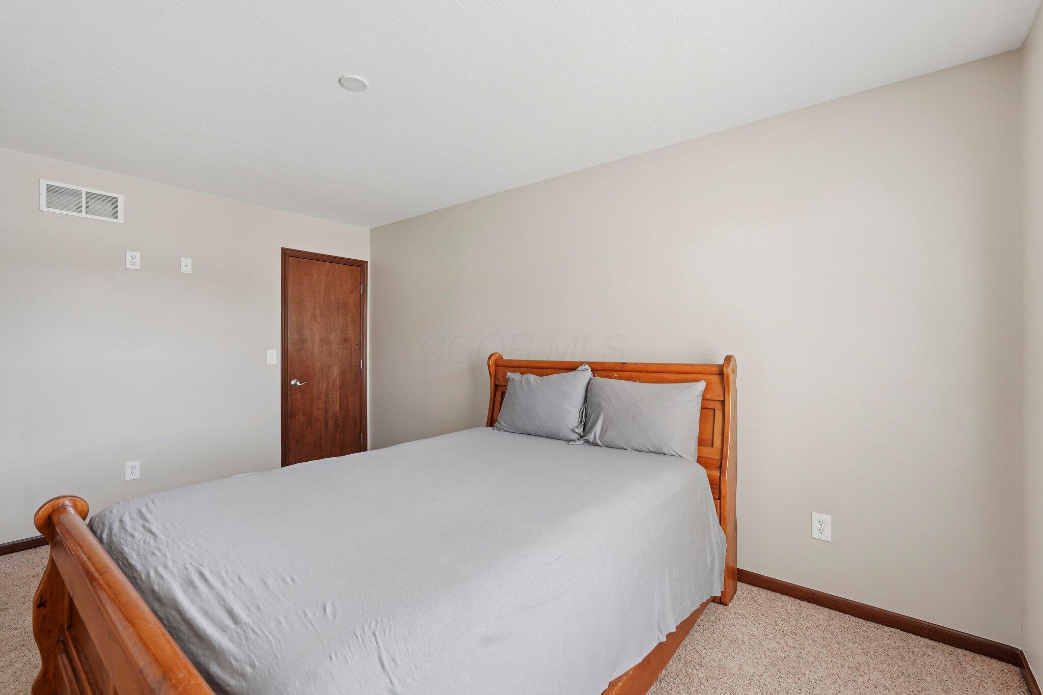 101 Stirling Way Property Photo 44