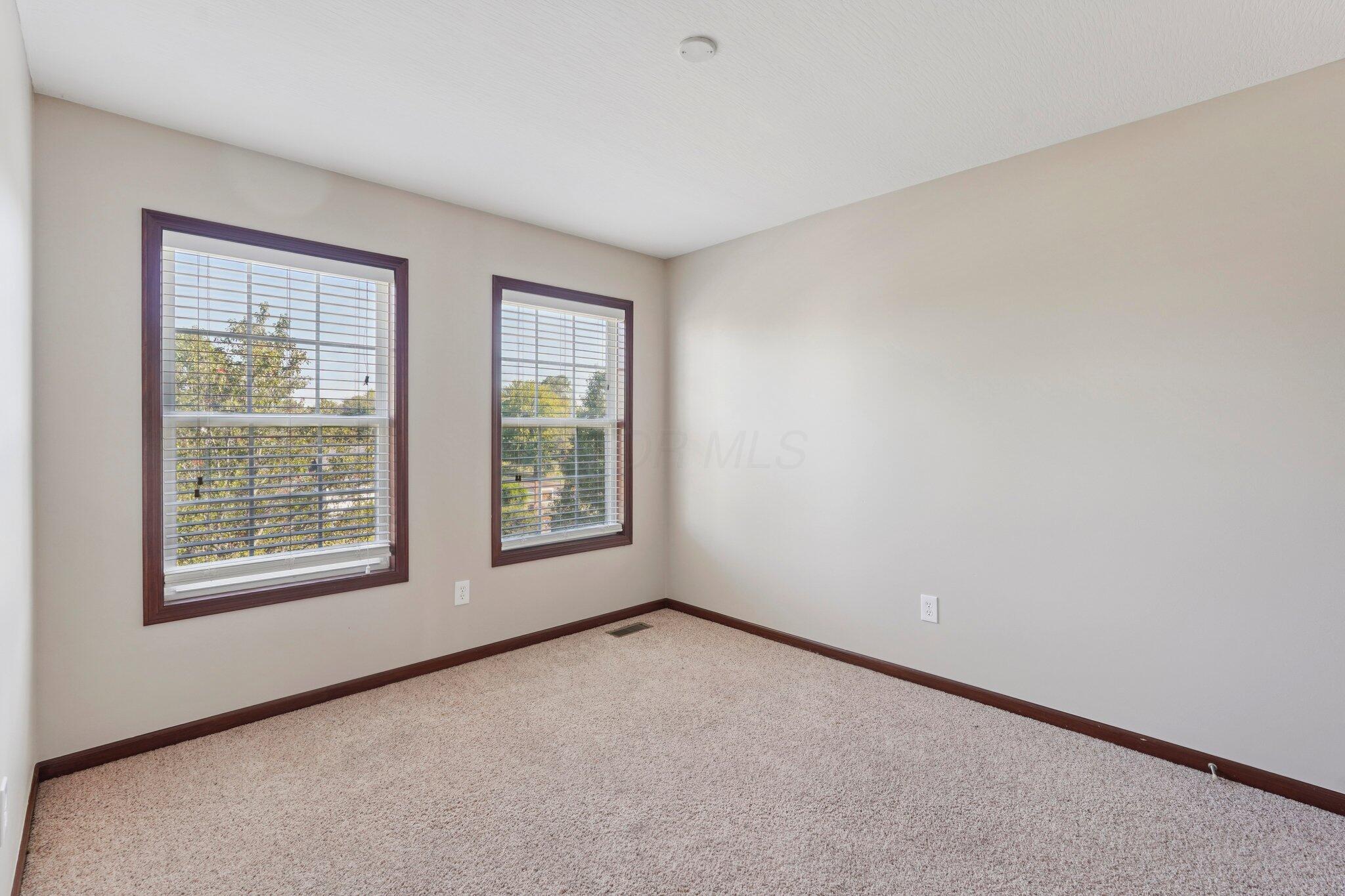 101 Stirling Way Property Photo 47