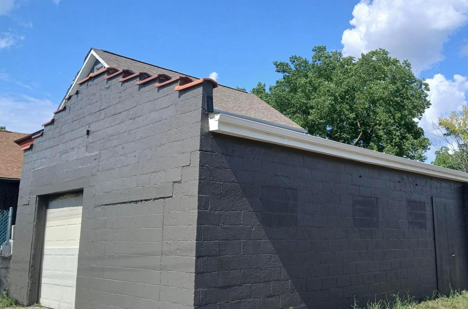 180 N Central Avenue Property Photo 1