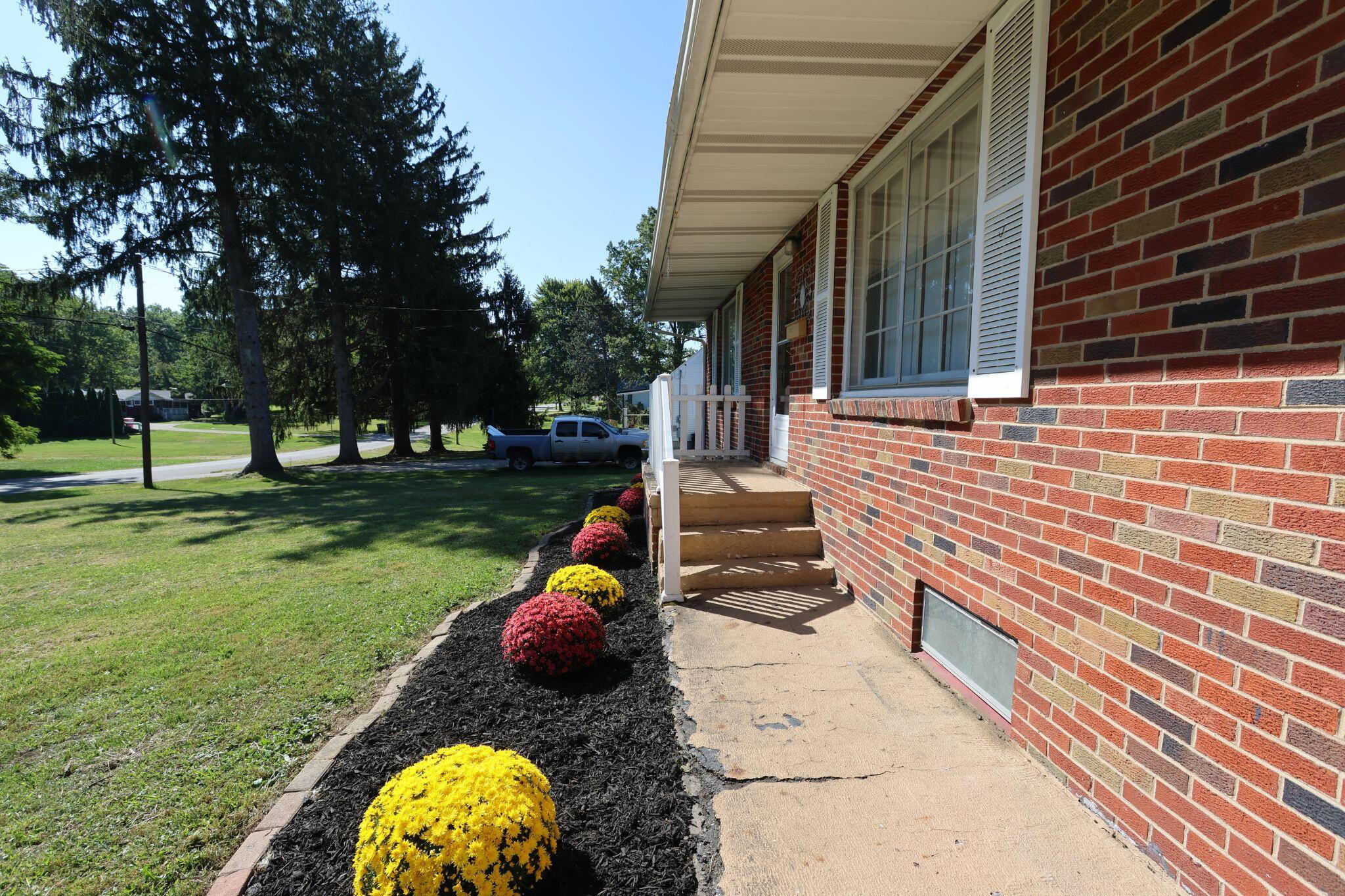 903 Mayflower Avenue Property Photo 2