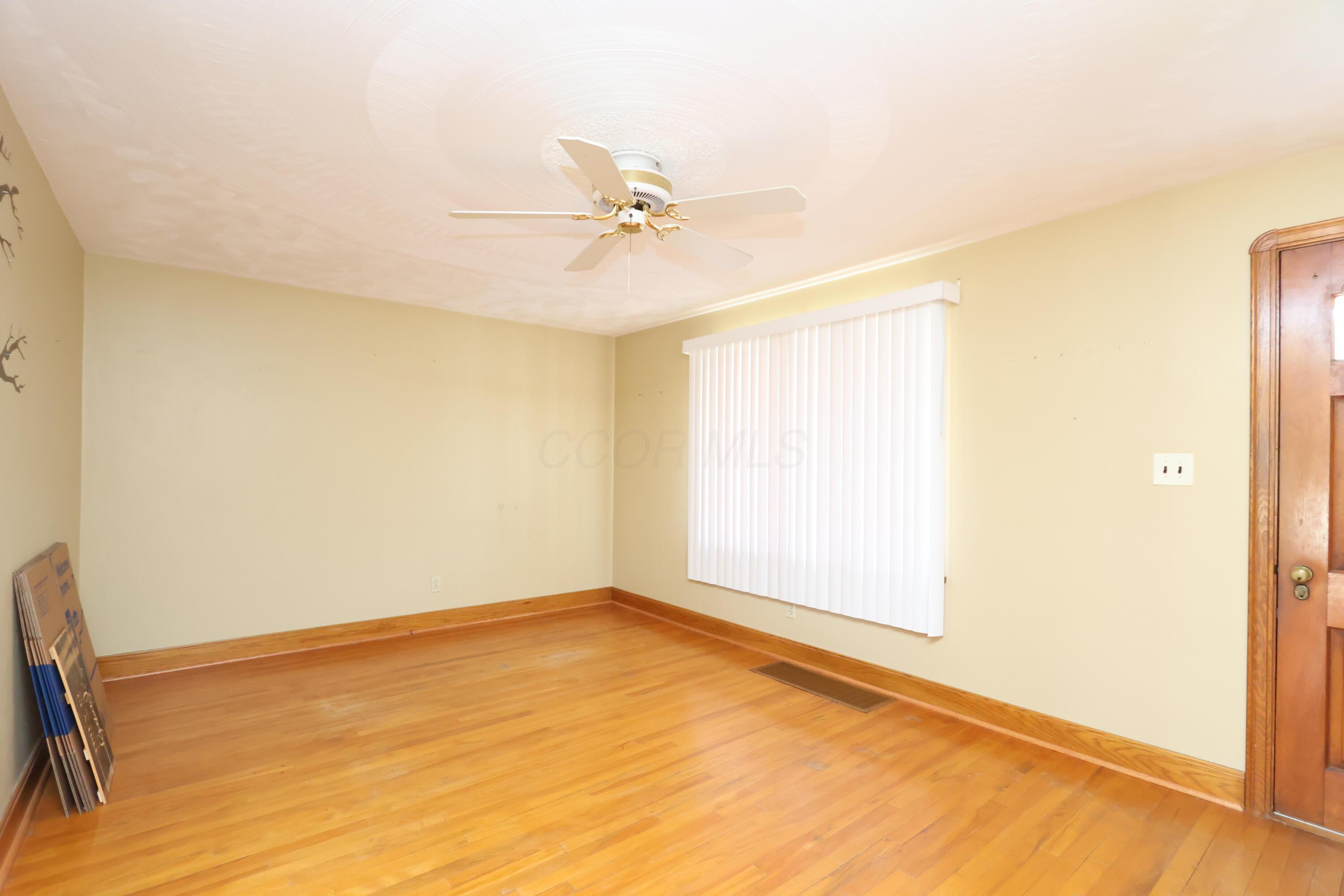 903 Mayflower Avenue Property Photo 3