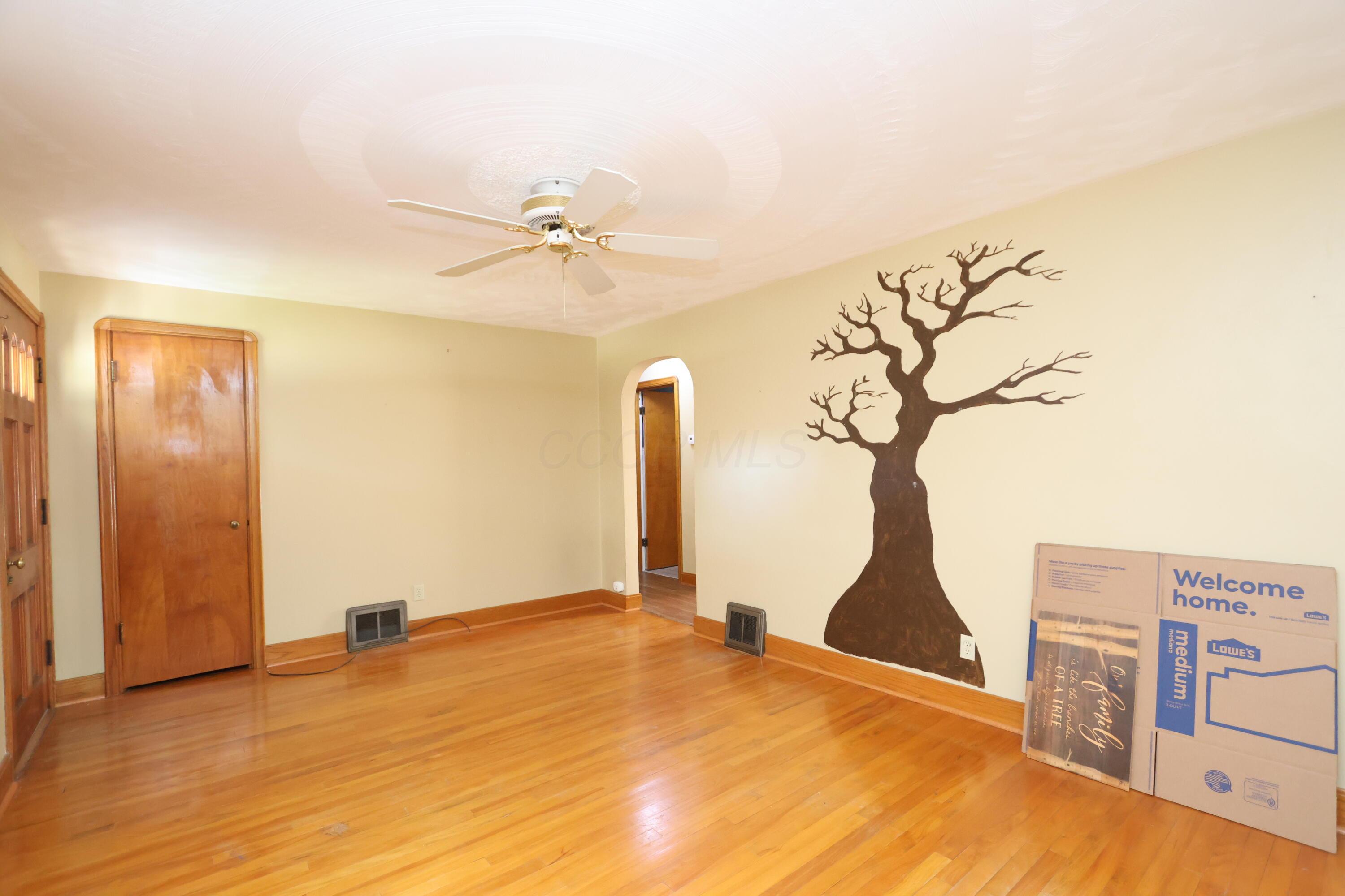 903 Mayflower Avenue Property Photo 4