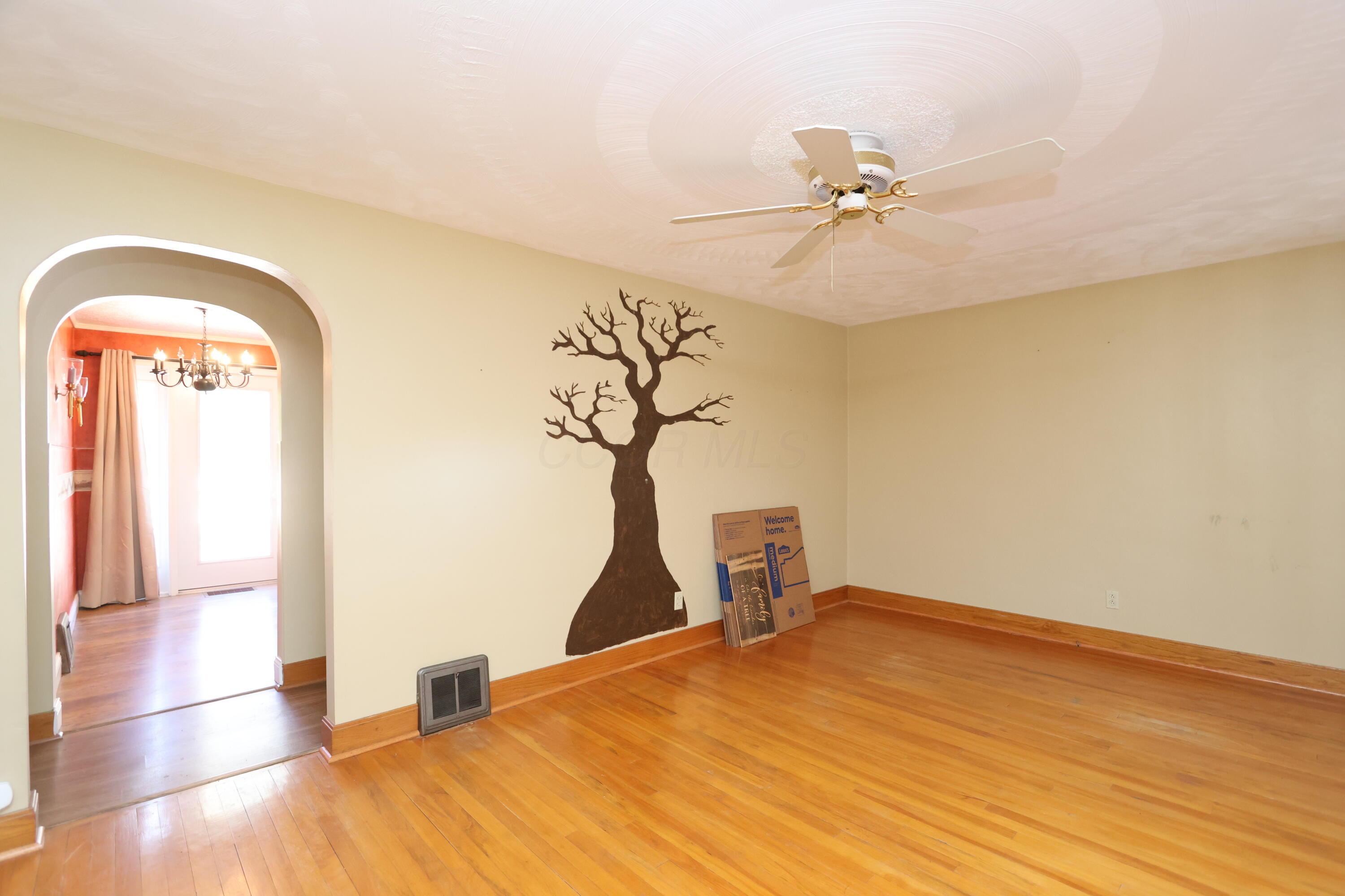 903 Mayflower Avenue Property Photo 5