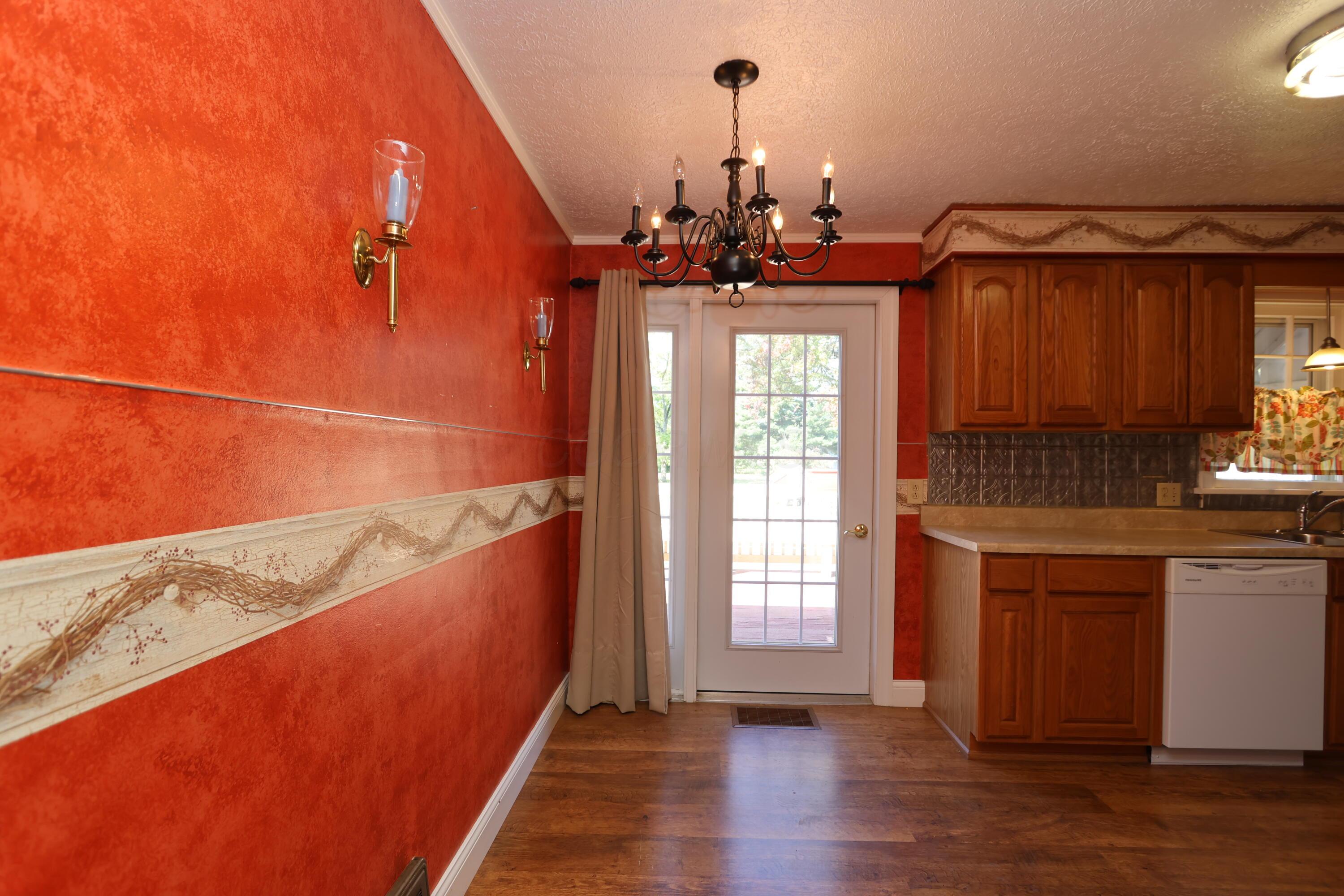 903 Mayflower Avenue Property Photo 6