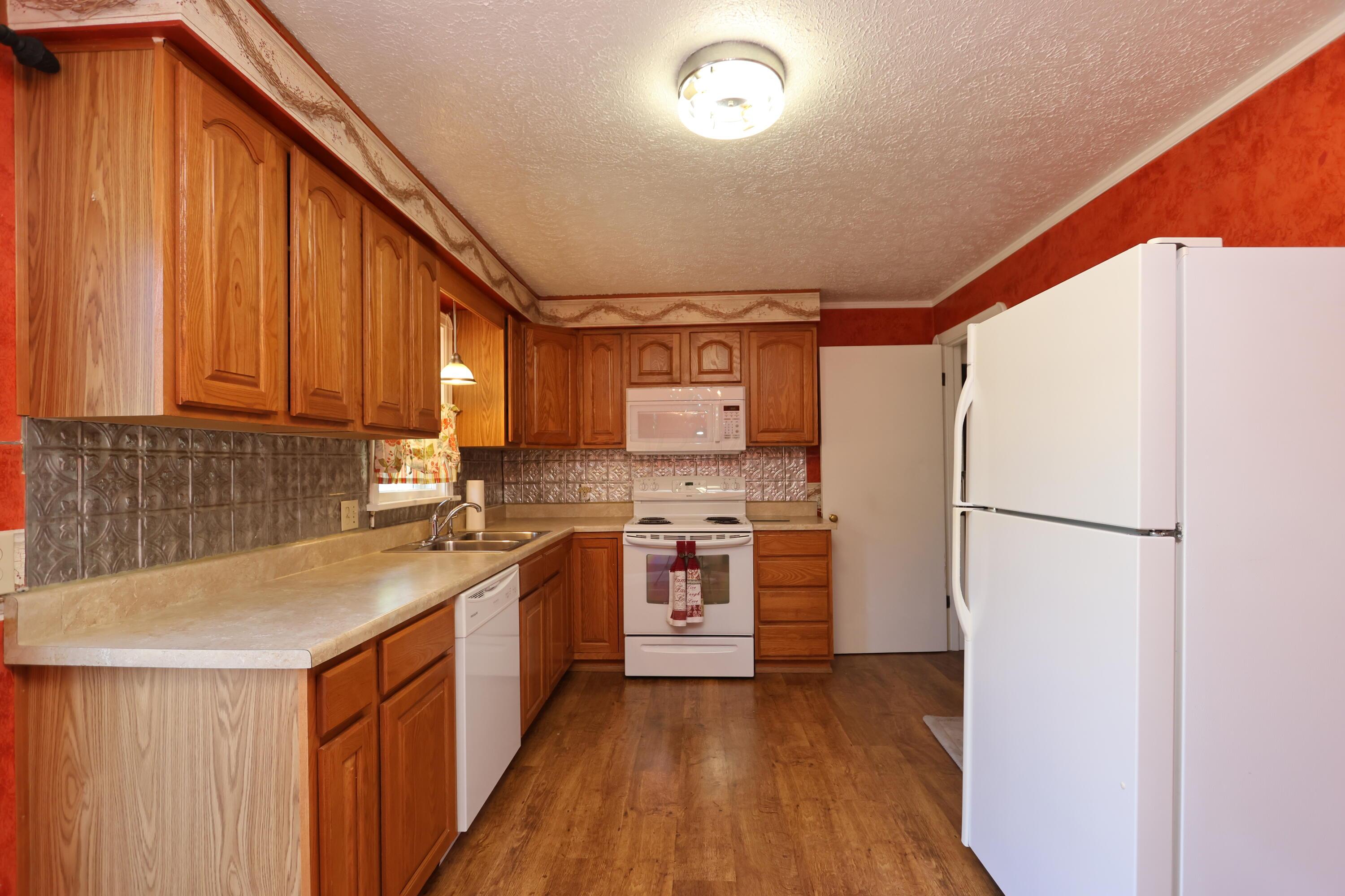 903 Mayflower Avenue Property Photo 7