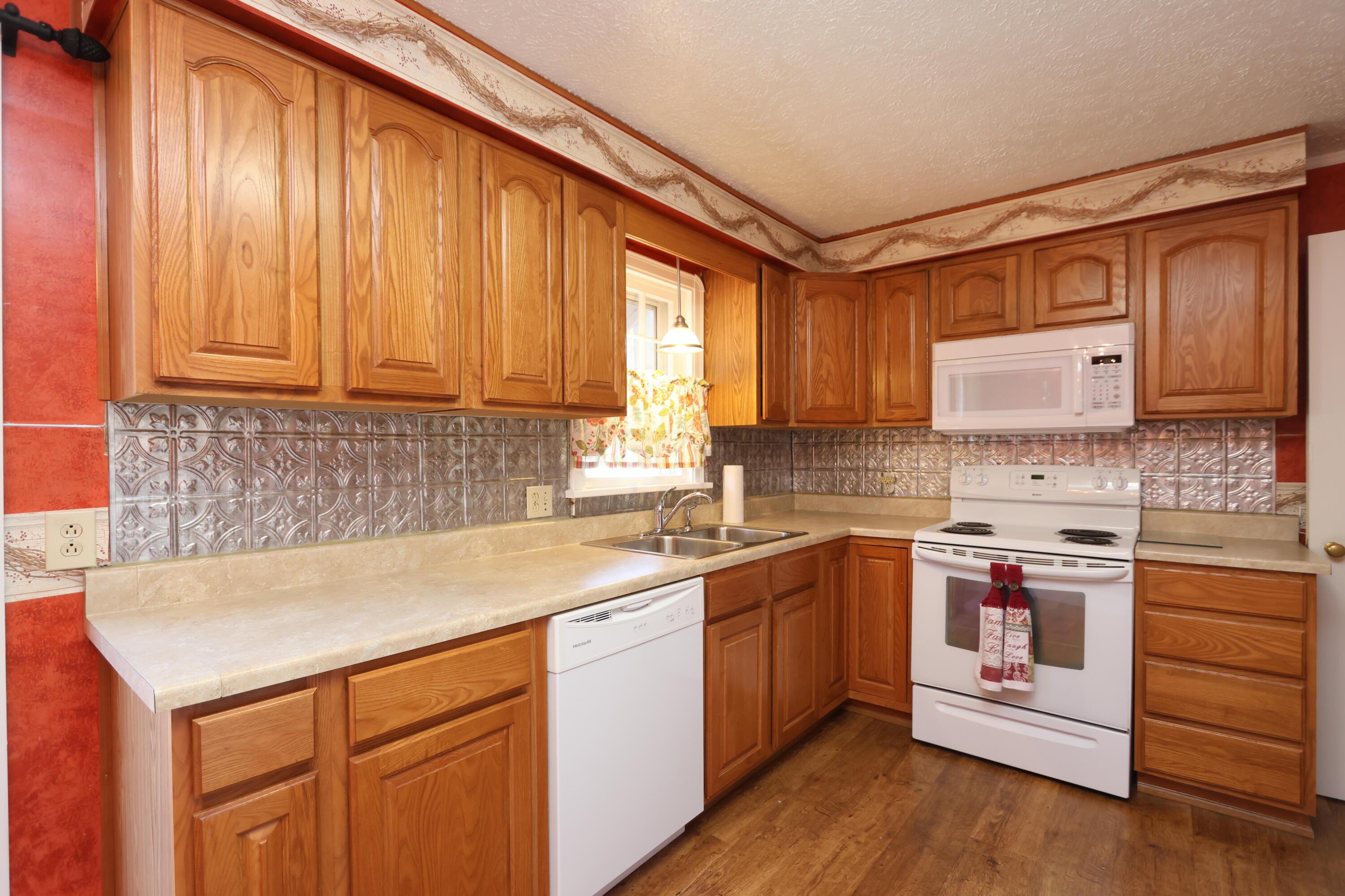 903 Mayflower Avenue Property Photo 8