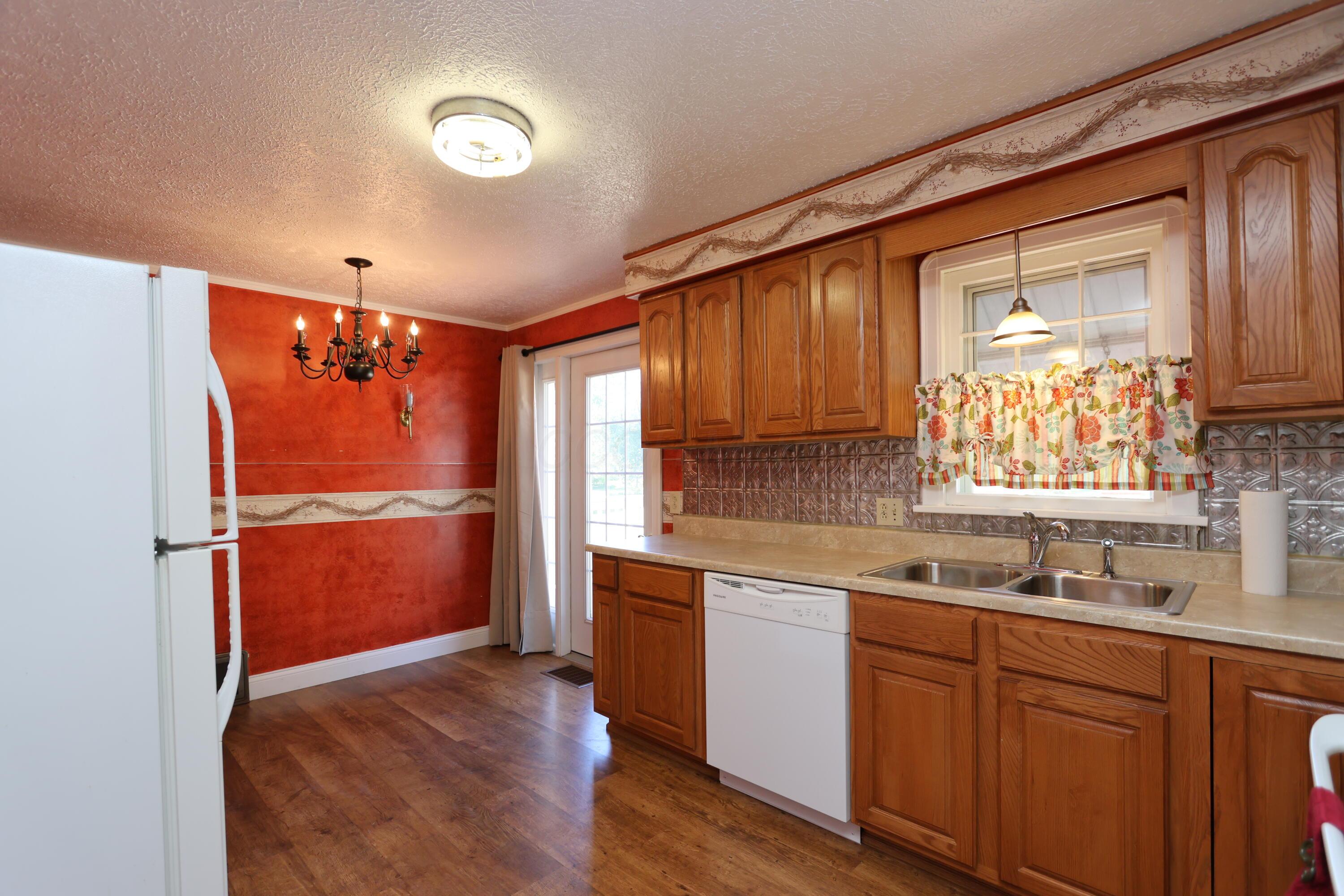 903 Mayflower Avenue Property Photo 9