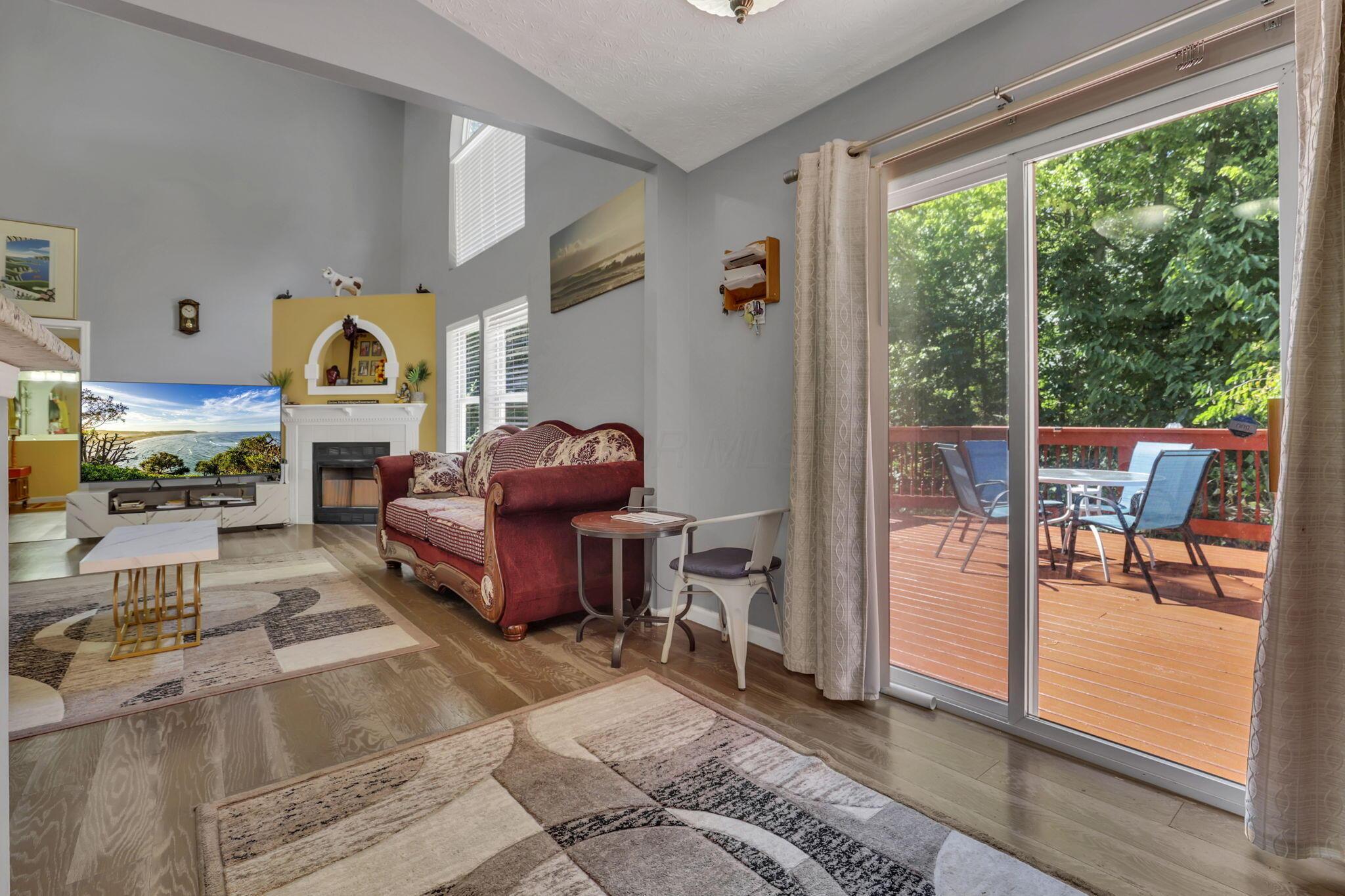 87 Knights Bridge Drive W Property Photo 7