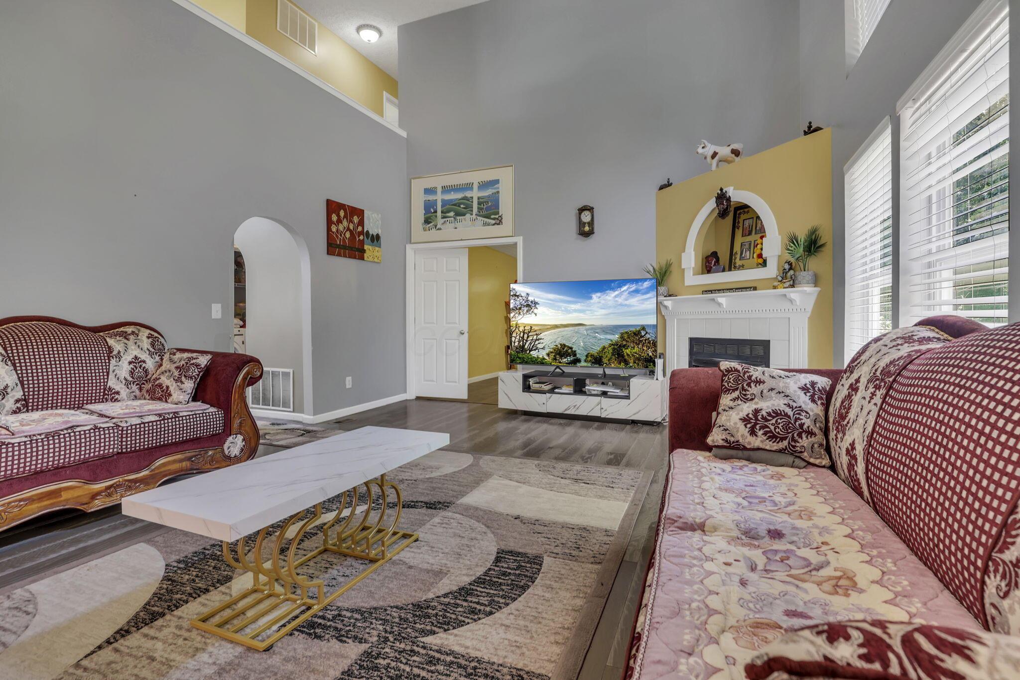 87 Knights Bridge Drive W Property Photo 8