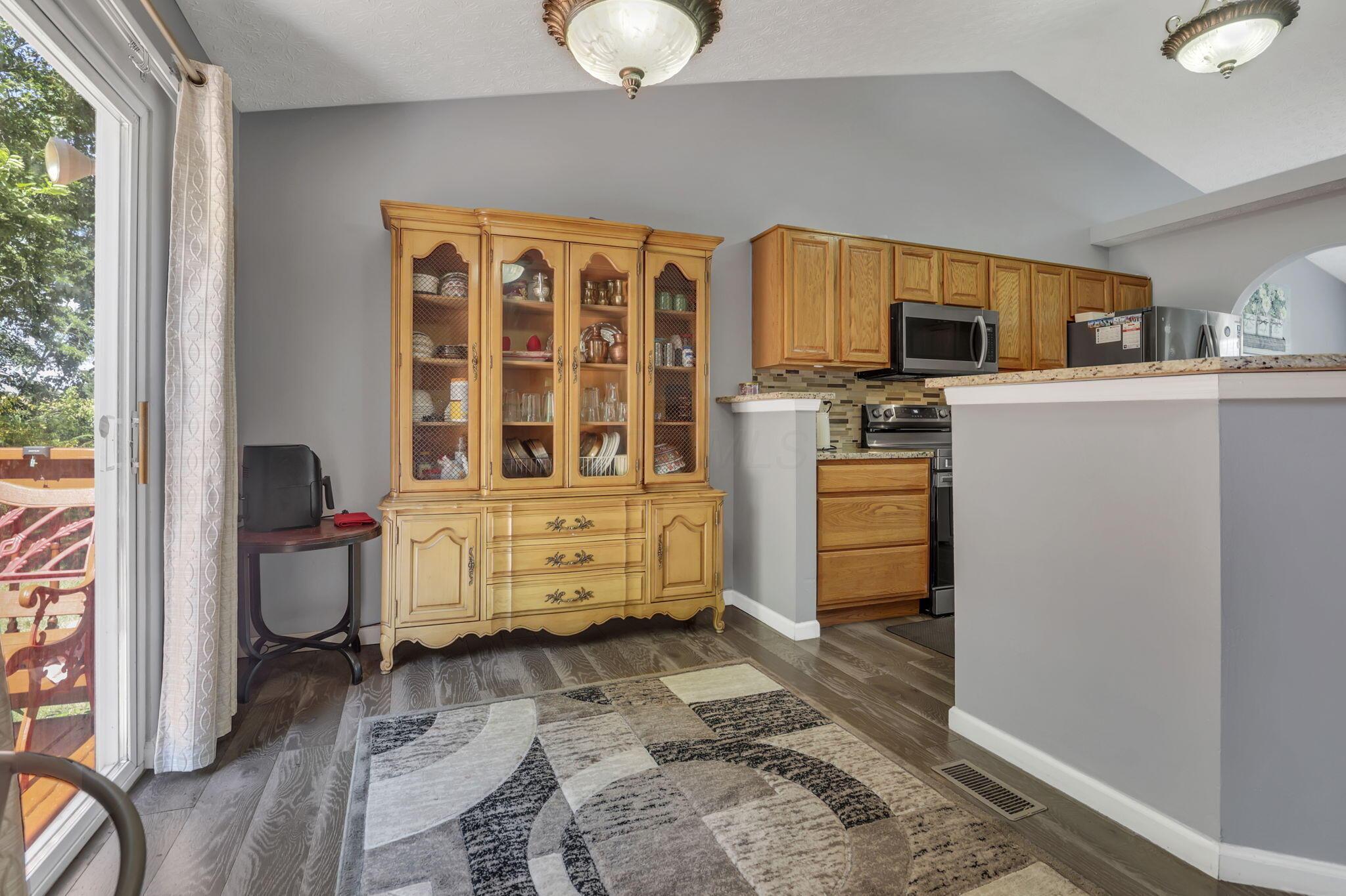 87 Knights Bridge Drive W Property Photo 15