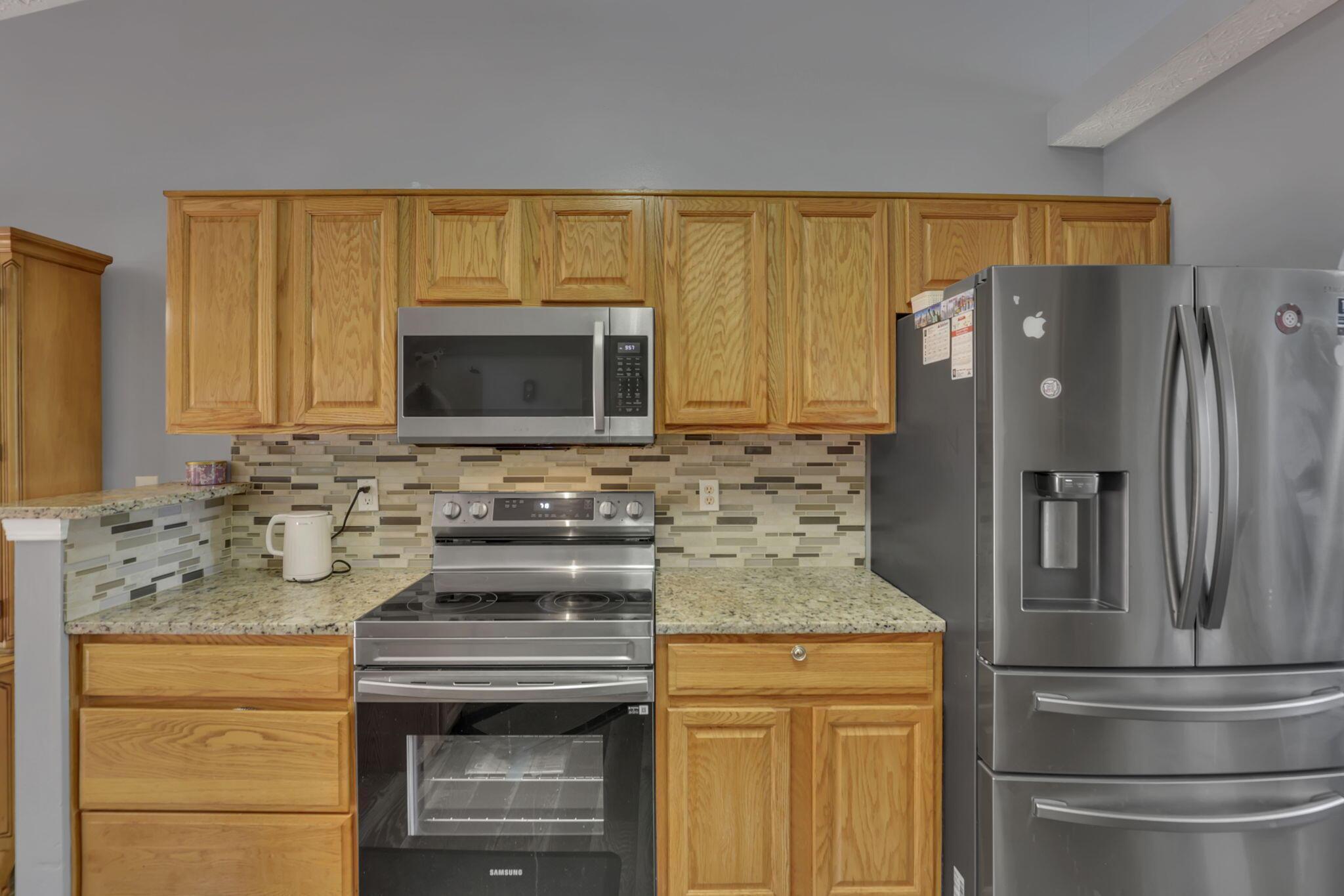 87 Knights Bridge Drive W Property Photo 17