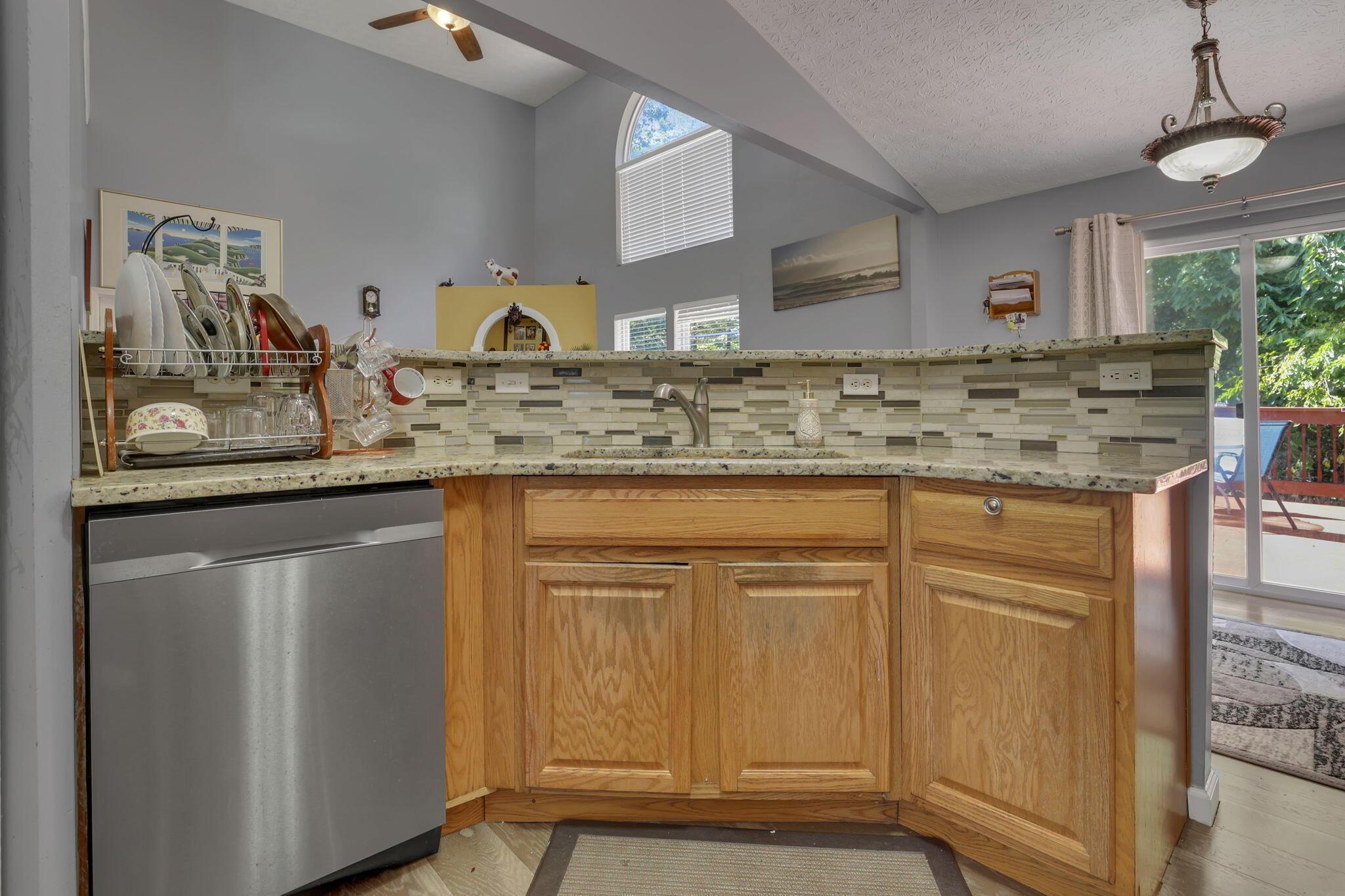 87 Knights Bridge Drive W Property Photo 18