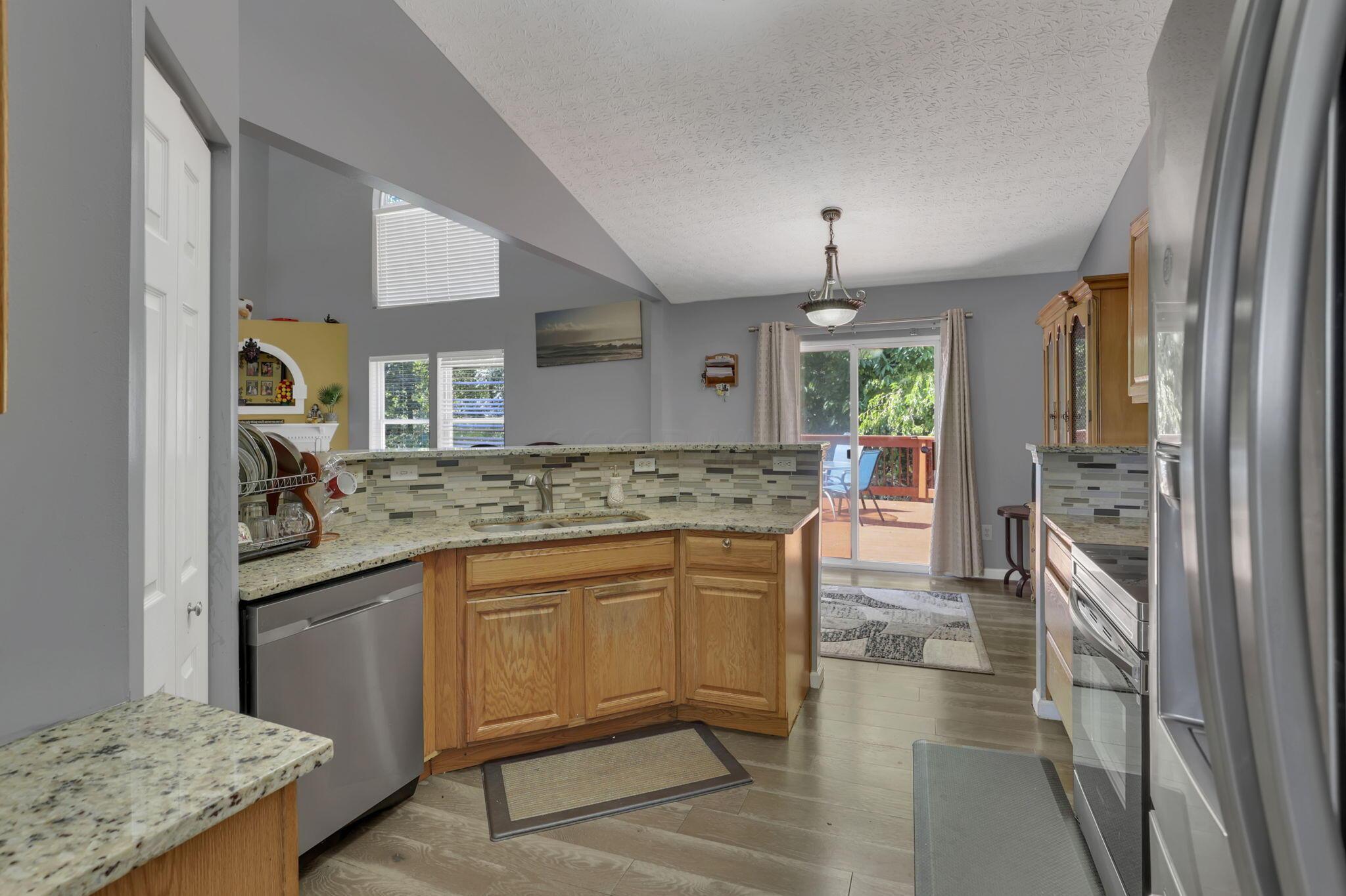 87 Knights Bridge Drive W Property Photo 21