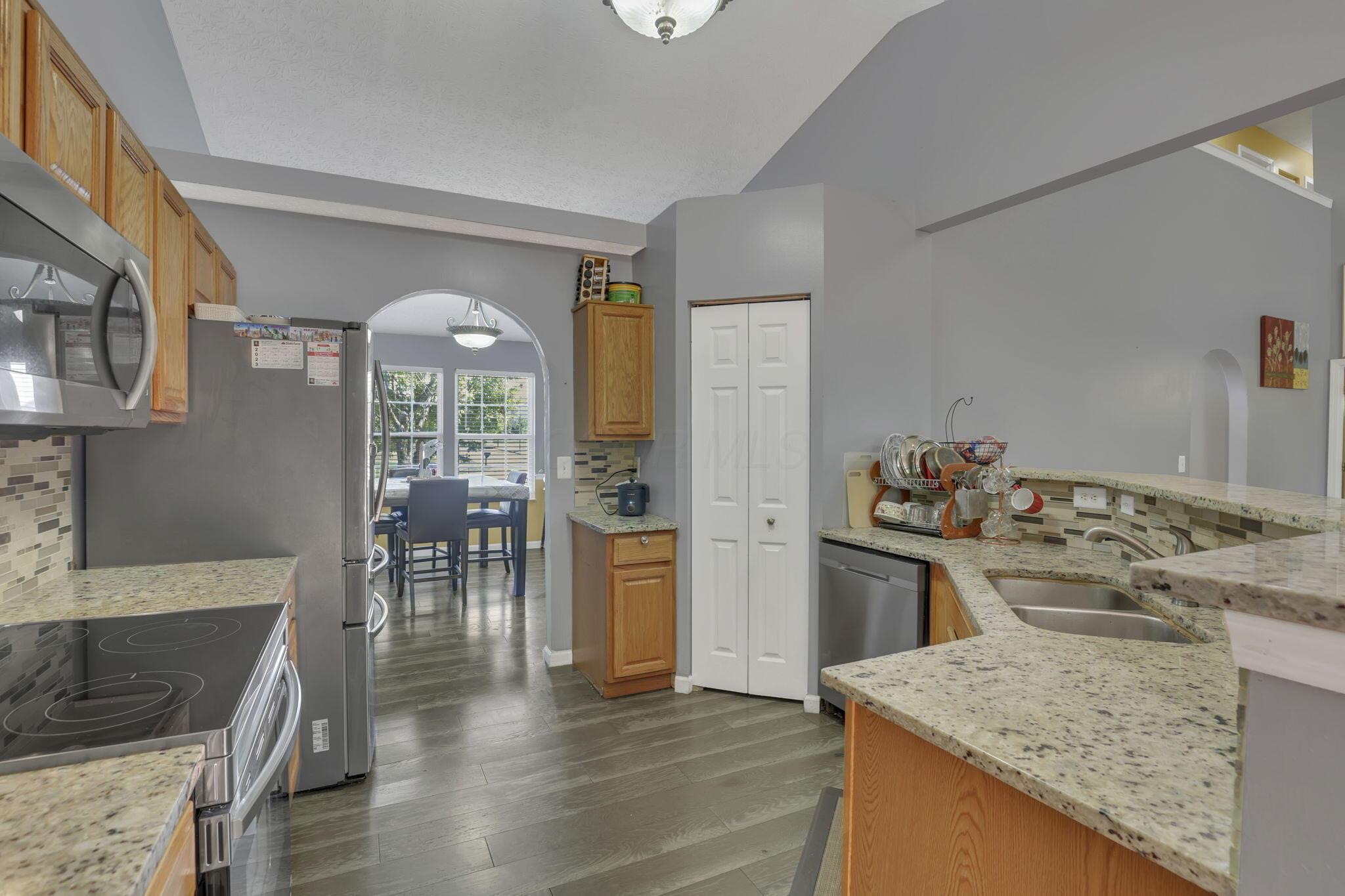 87 Knights Bridge Drive W Property Photo 22