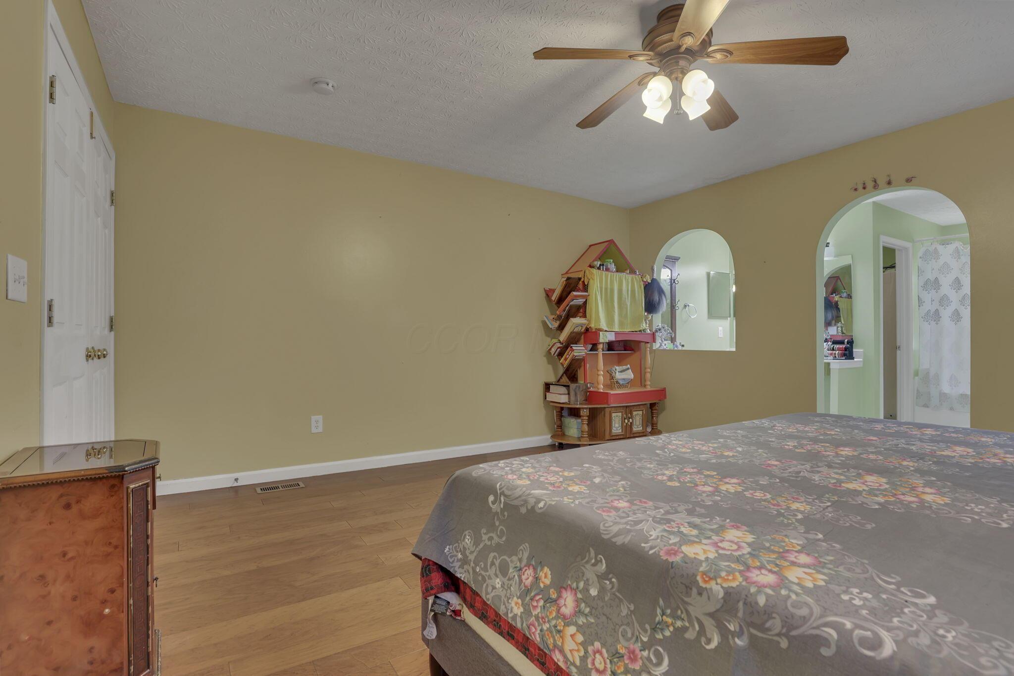 87 Knights Bridge Drive W Property Photo 28