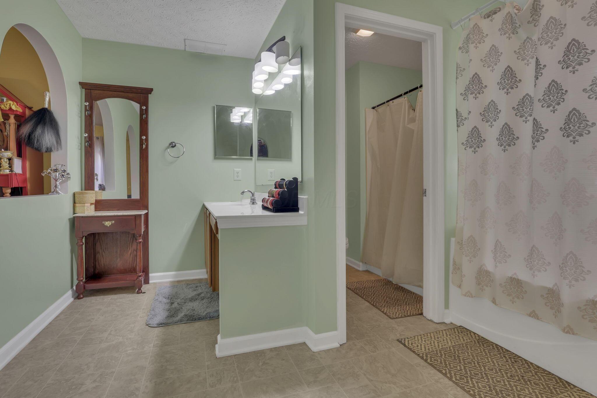 87 Knights Bridge Drive W Property Photo 29