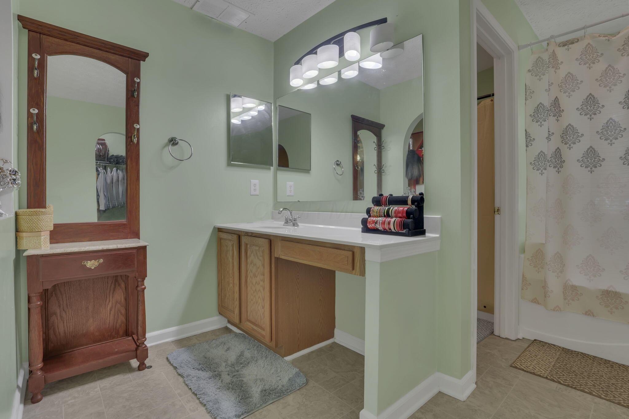 87 Knights Bridge Drive W Property Photo 30