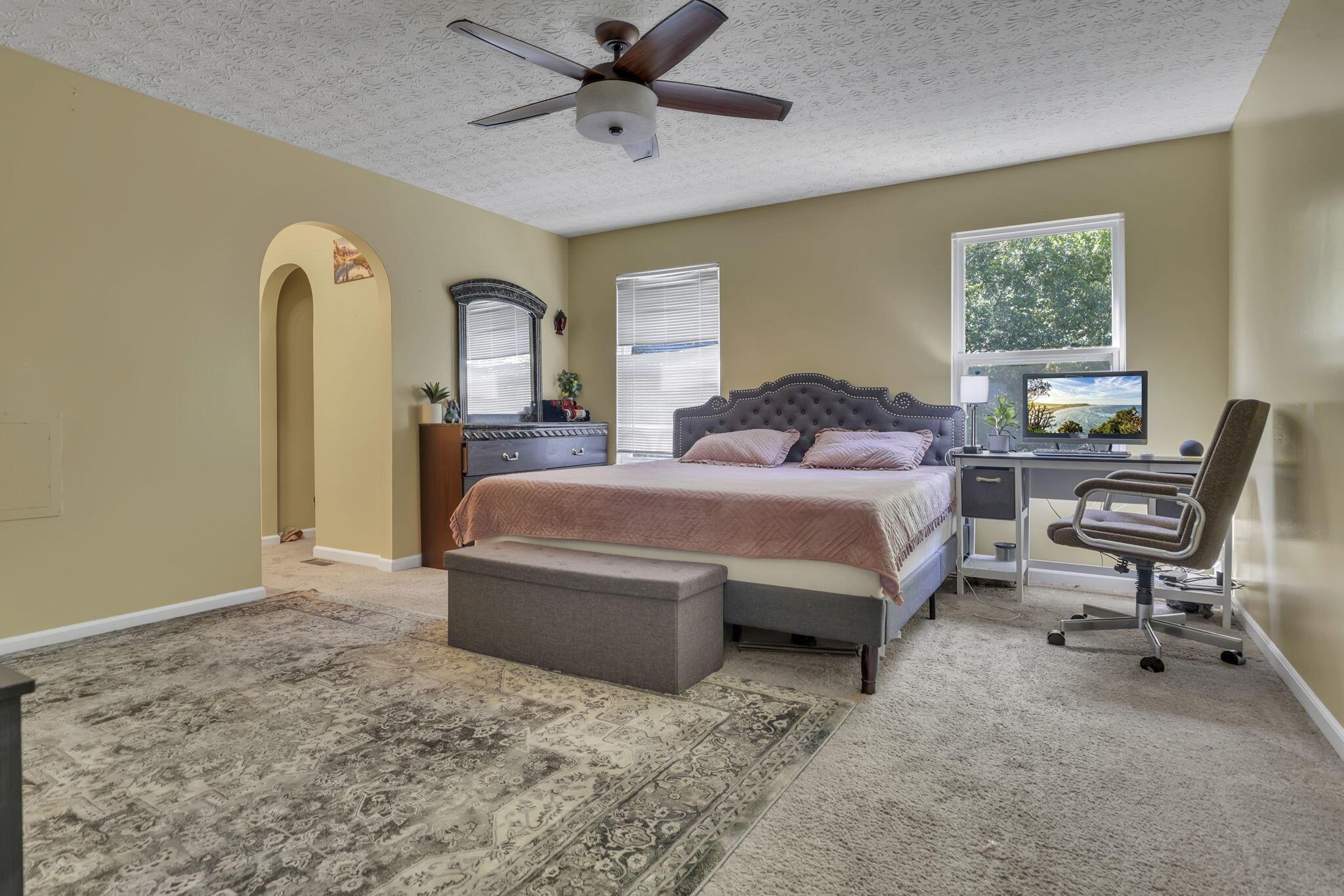 87 Knights Bridge Drive W Property Photo 39