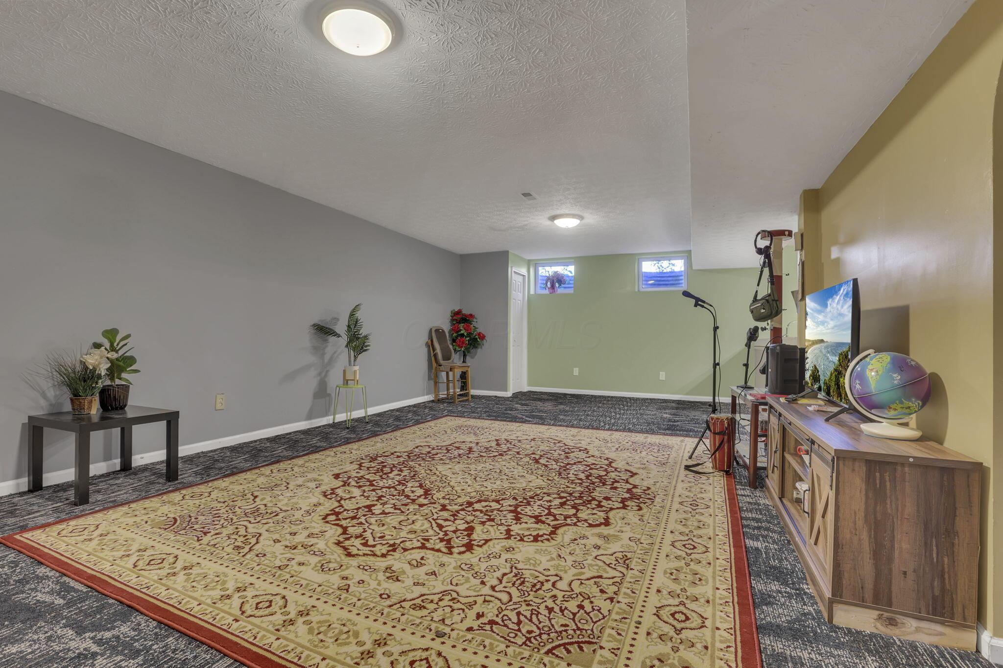 87 Knights Bridge Drive W Property Photo 44